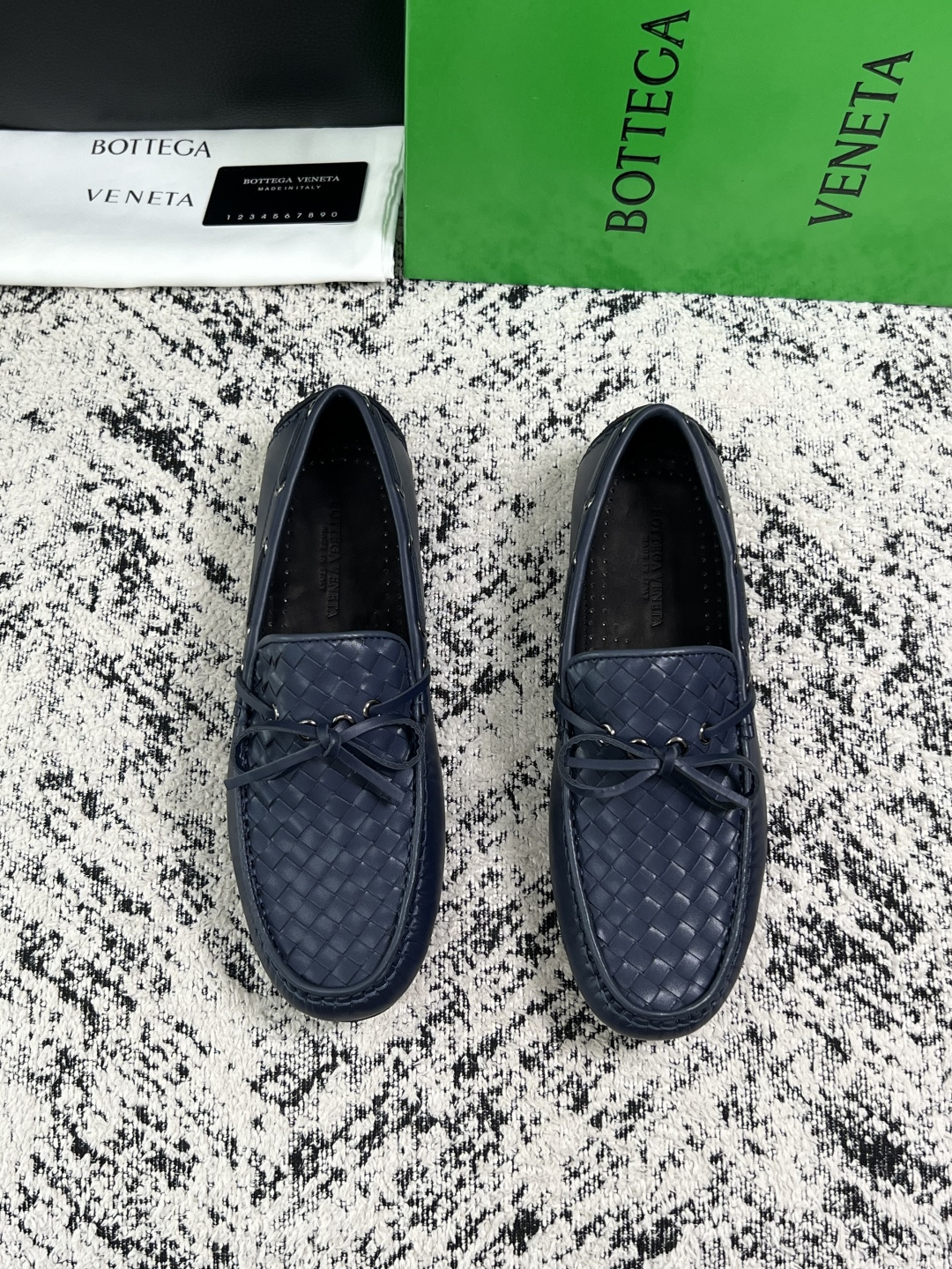 BOTTEGA  VENETA  高品质  顶级工艺品   葆蝶家 豆豆豆专柜同步，鞋面意大利进口编织牛皮面料，透气牛皮