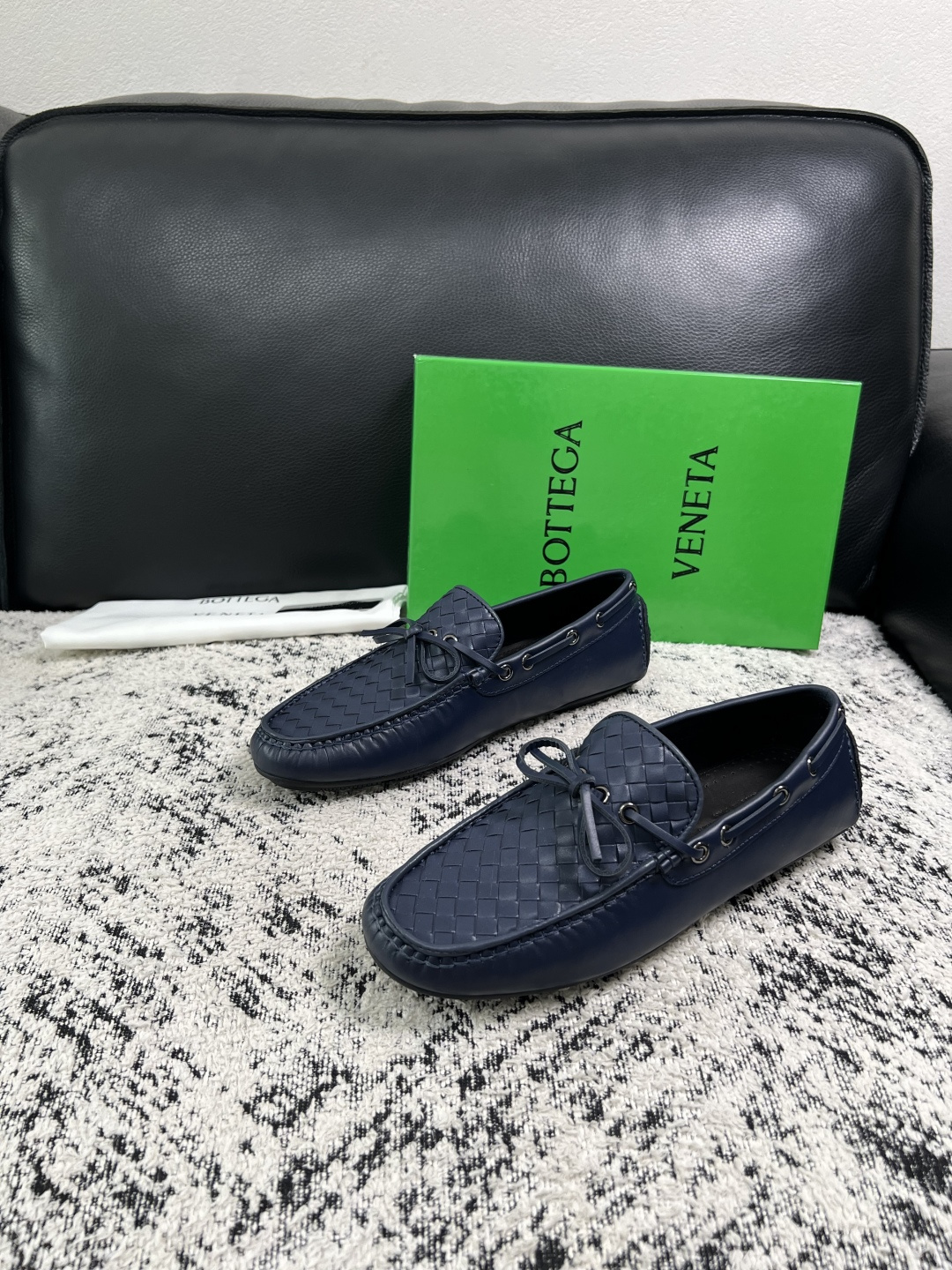 BOTTEGA  VENETA  高品质  顶级工艺品   葆蝶家 豆豆豆专柜同步，鞋面意大利进口编织牛皮面料，透气牛皮