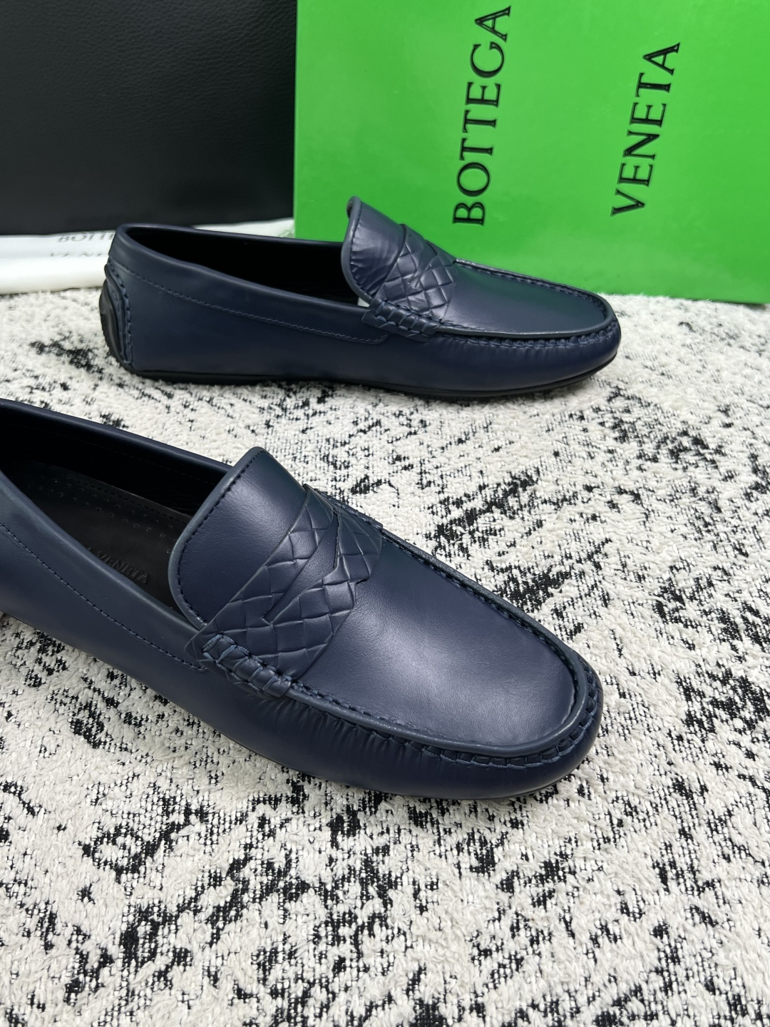 BOTTEGA  VENETA  高品质  顶级工艺品   葆蝶家 豆豆豆专柜同步，鞋面意大利进口编织牛皮面料，透气牛皮