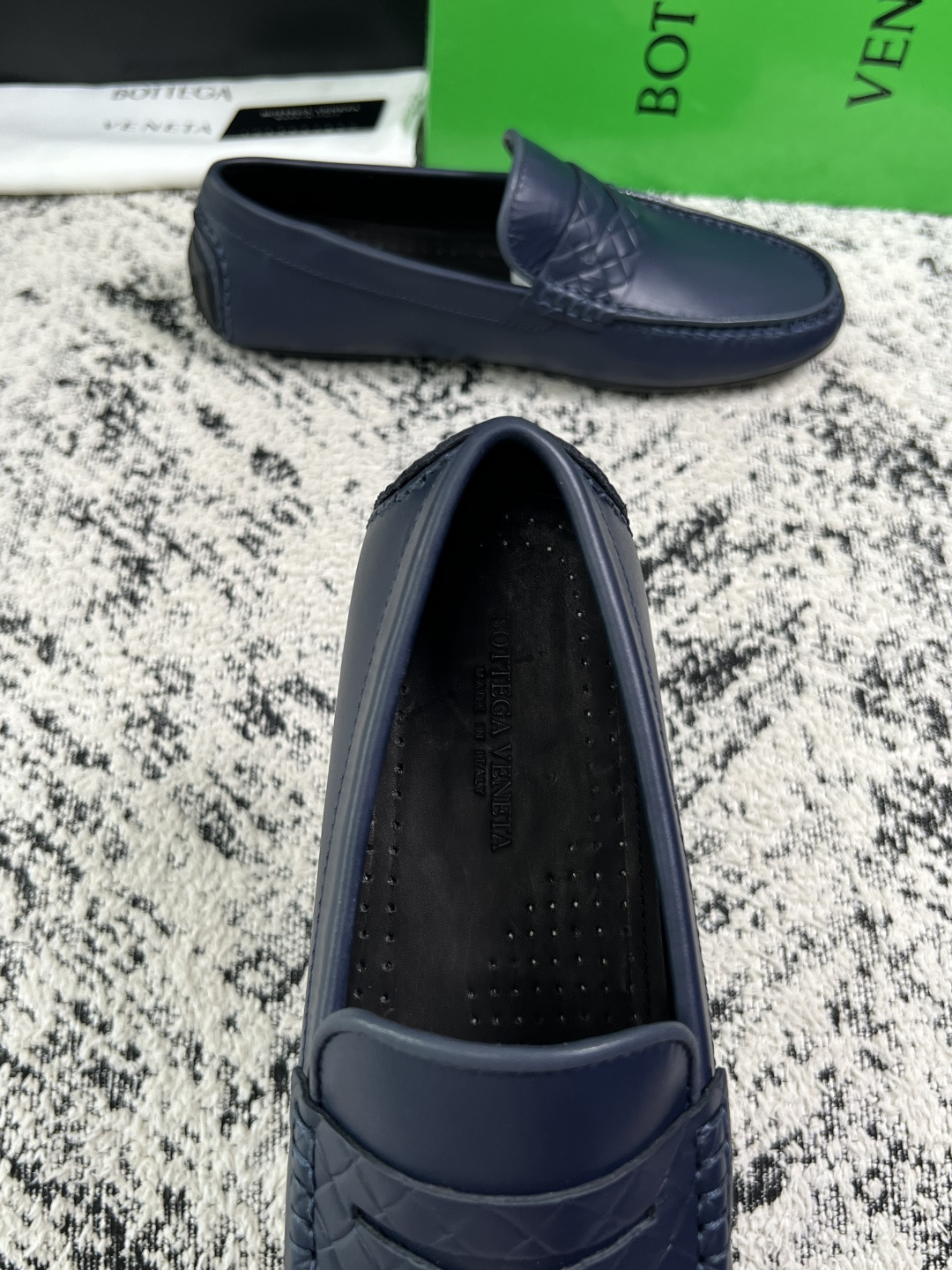 BOTTEGA  VENETA  高品质  顶级工艺品   葆蝶家 豆豆豆专柜同步，鞋面意大利进口编织牛皮面料，透气牛皮