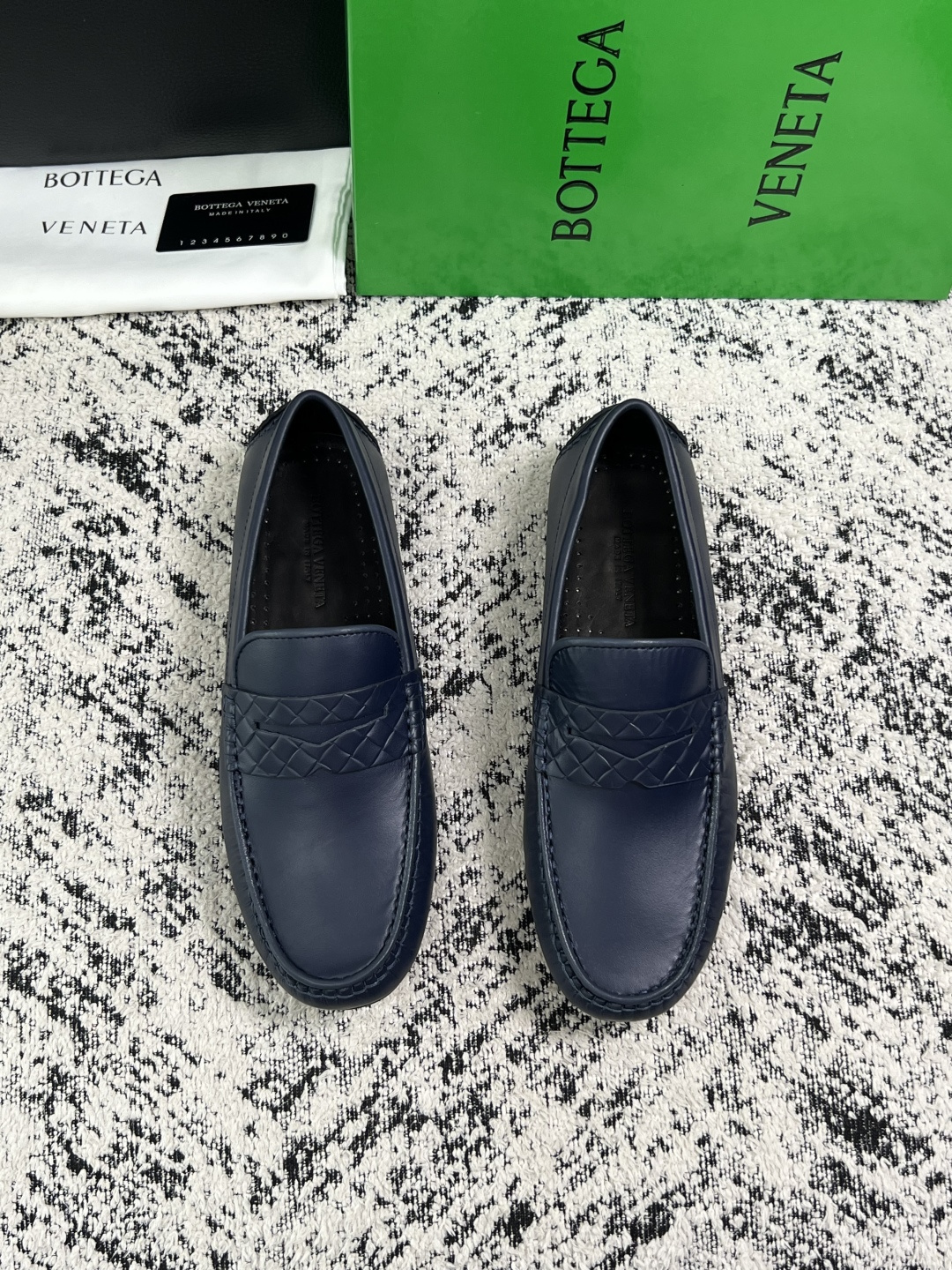 BOTTEGA  VENETA  高品质  顶级工艺品   葆蝶家 豆豆豆专柜同步，鞋面意大利进口编织牛皮面料，透气牛皮