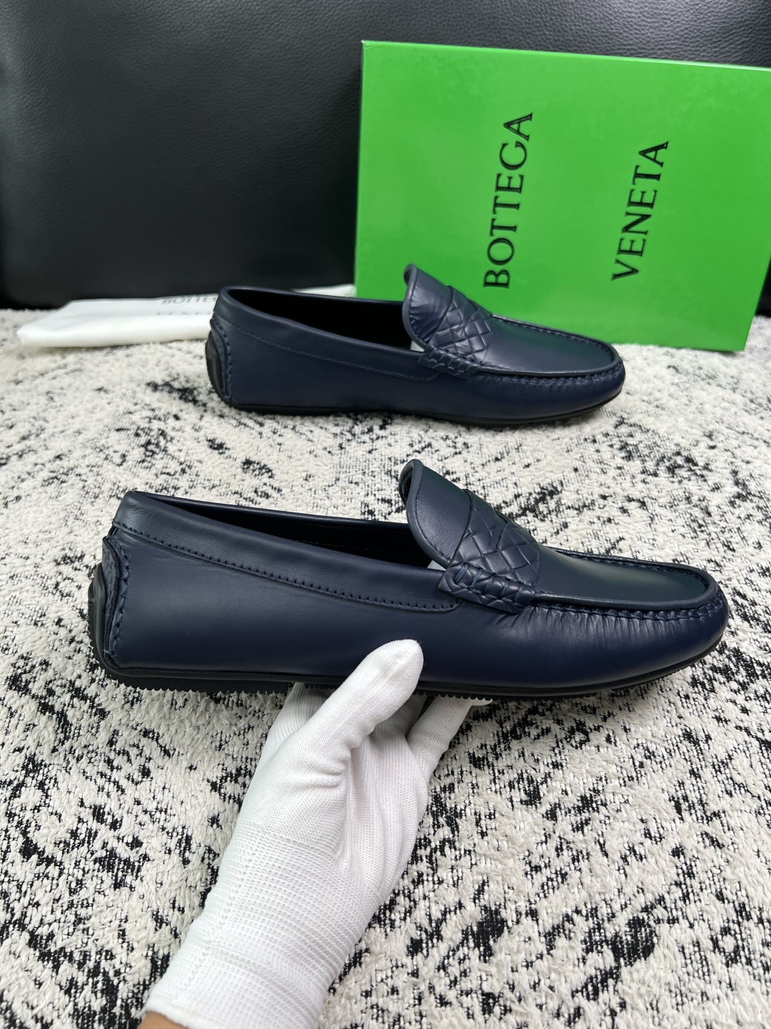 BOTTEGA  VENETA  高品质  顶级工艺品   葆蝶家 豆豆豆专柜同步，鞋面意大利进口编织牛皮面料，透气牛皮