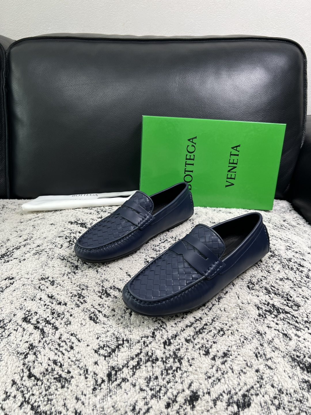 BOTTEGA  VENETA  高品质  顶级工艺品   葆蝶家 豆豆豆专柜同步，鞋面意大利进口编织牛皮面料，透气牛皮