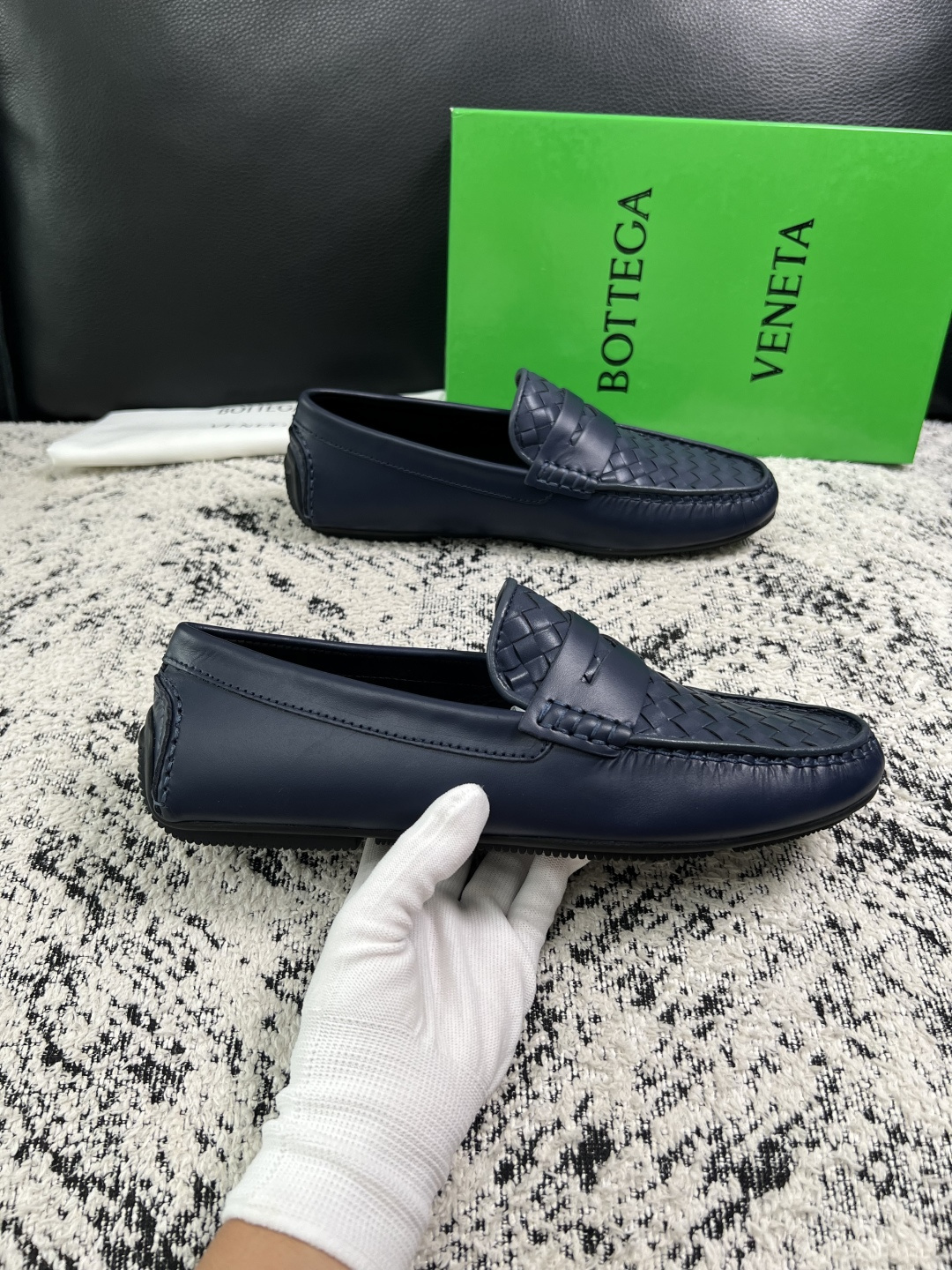 BOTTEGA  VENETA  高品质  顶级工艺品   葆蝶家 豆豆豆专柜同步，鞋面意大利进口编织牛皮面料，透气牛皮