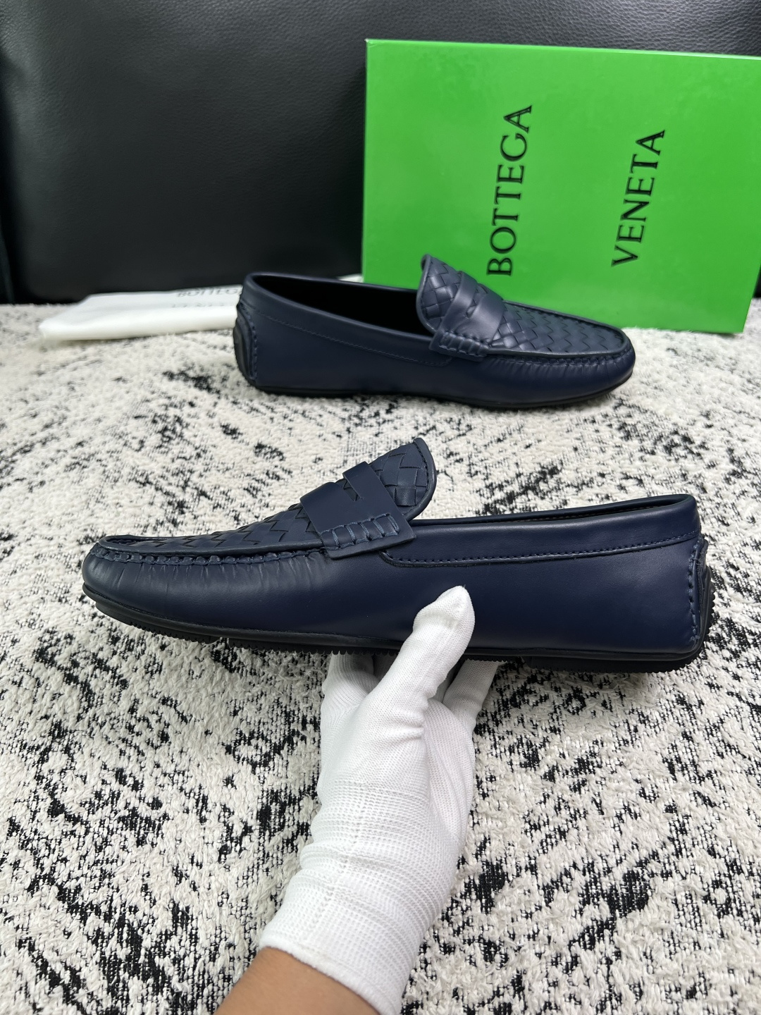 BOTTEGA  VENETA  高品质  顶级工艺品   葆蝶家 豆豆豆专柜同步，鞋面意大利进口编织牛皮面料，透气牛皮