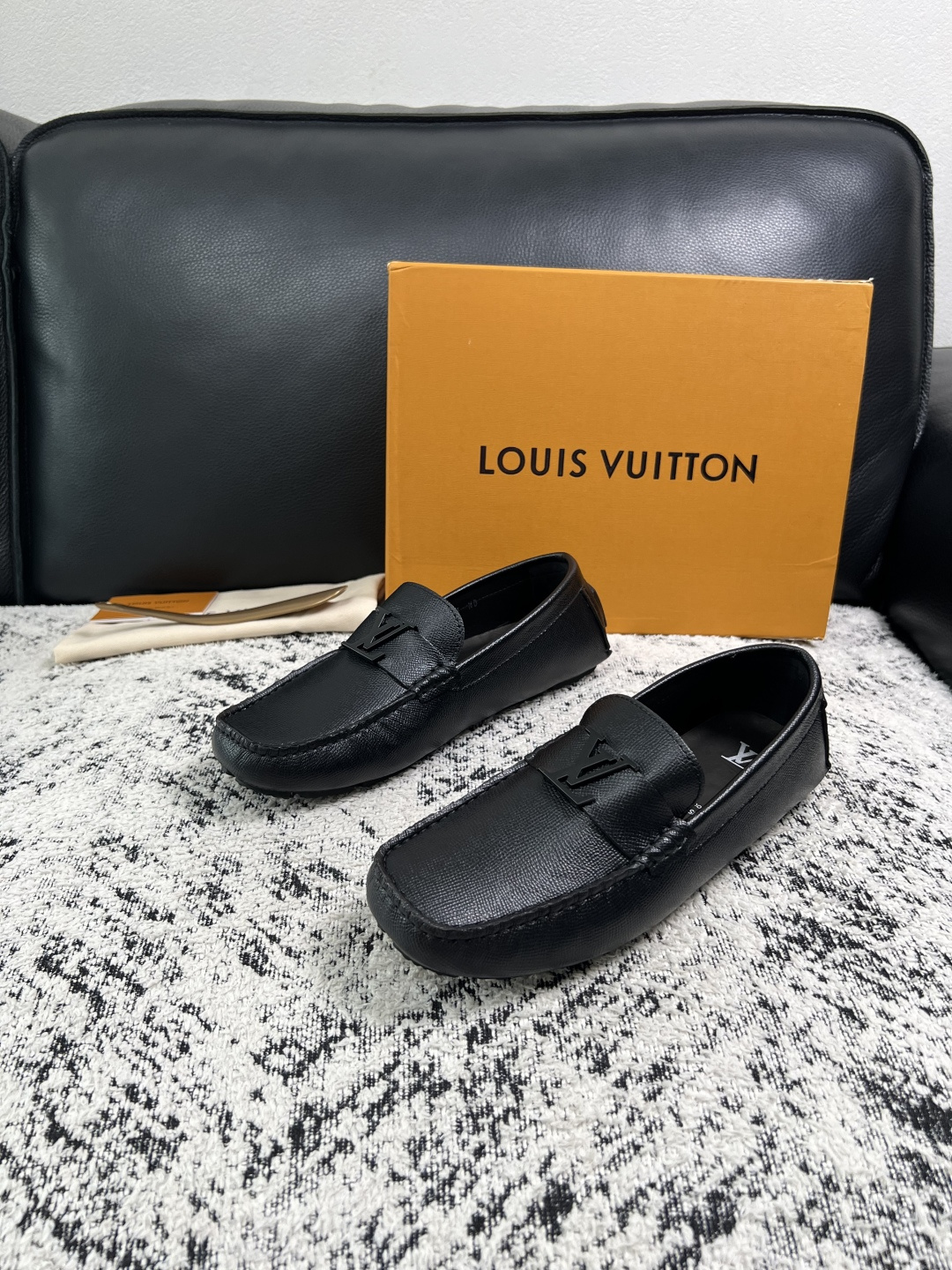 Lv  高品质  顶级工艺品  路易威登，豆豆鞋专柜同步，鞋面意大利进口，高品质拼接缤纷色彩复杂工艺品，进口牛皮里垫柔软