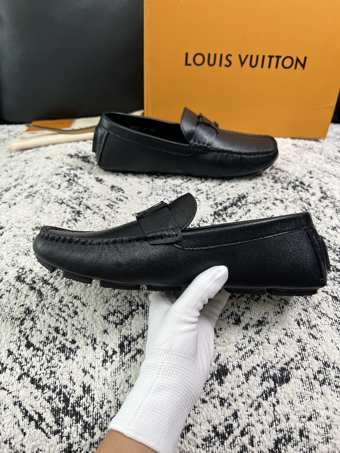 Lv  高品质  顶级工艺品  路易威登，豆豆鞋专柜同步，鞋面意大利进口，高品质拼接缤纷色彩复杂工艺品，进口牛皮里垫柔软
