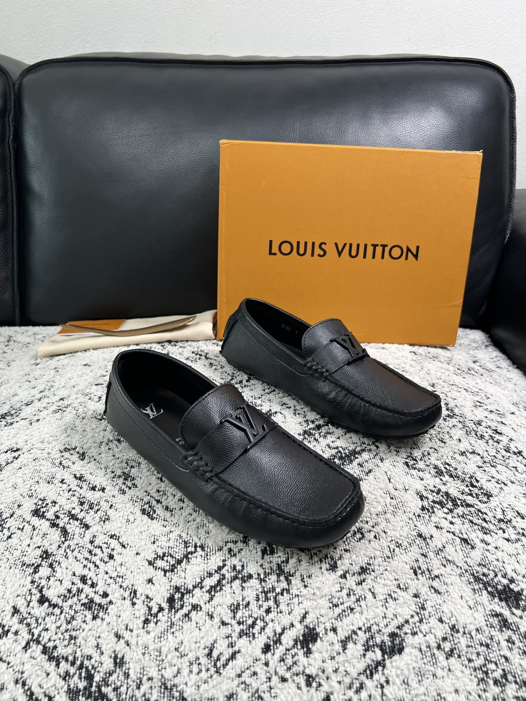 Lv 高品质 顶级工艺品 路易威登,豆豆鞋专柜同步,鞋面意大利进口,高品质拼接缤纷色彩复杂工艺品,进口牛皮里垫柔软 Lv 高品质 顶级工艺品 路易威登,豆豆鞋专柜同步,鞋面意大利进口,高品质拼接缤纷色彩复杂工艺品,进口牛皮里垫柔软