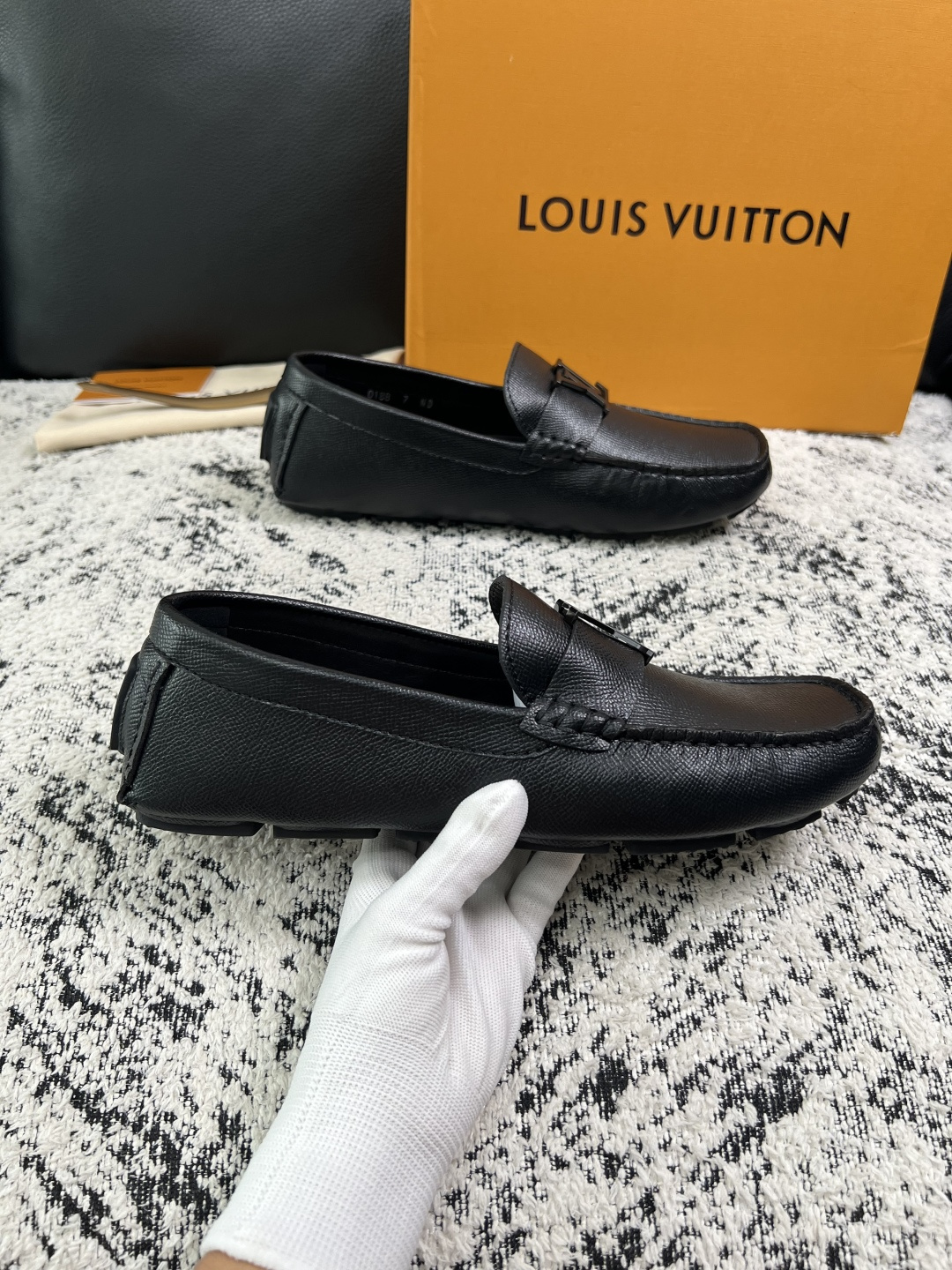 Lv  高品质  顶级工艺品  路易威登，豆豆鞋专柜同步，鞋面意大利进口，高品质拼接缤纷色彩复杂工艺品，进口牛皮里垫柔软