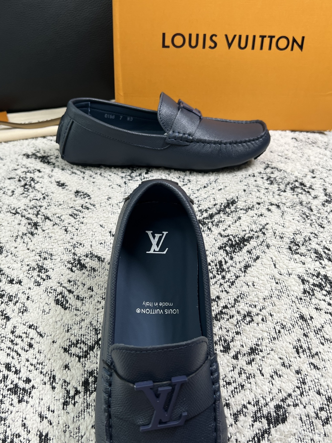 Lv  高品质  顶级工艺品  路易威登，豆豆鞋专柜同步，鞋面意大利进口，高品质拼接缤纷色彩复杂工艺品，进口牛皮里垫柔软