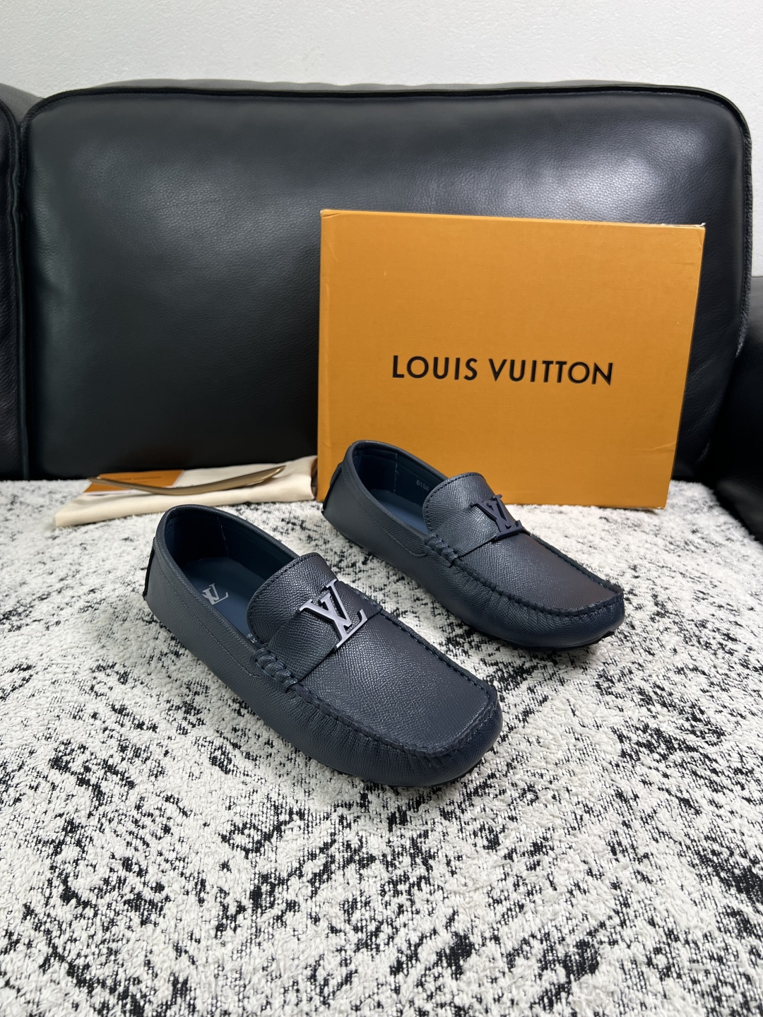 Lv 高品质 顶级工艺品 路易威登,豆豆鞋专柜同步,鞋面意大利进口,高品质拼接缤纷色彩复杂工艺品,进口牛皮里垫柔软 Lv 高品质 顶级工艺品 路易威登,豆豆鞋专柜同步,鞋面意大利进口,高品质拼接缤纷色彩复杂工艺品,进口牛皮里垫柔软