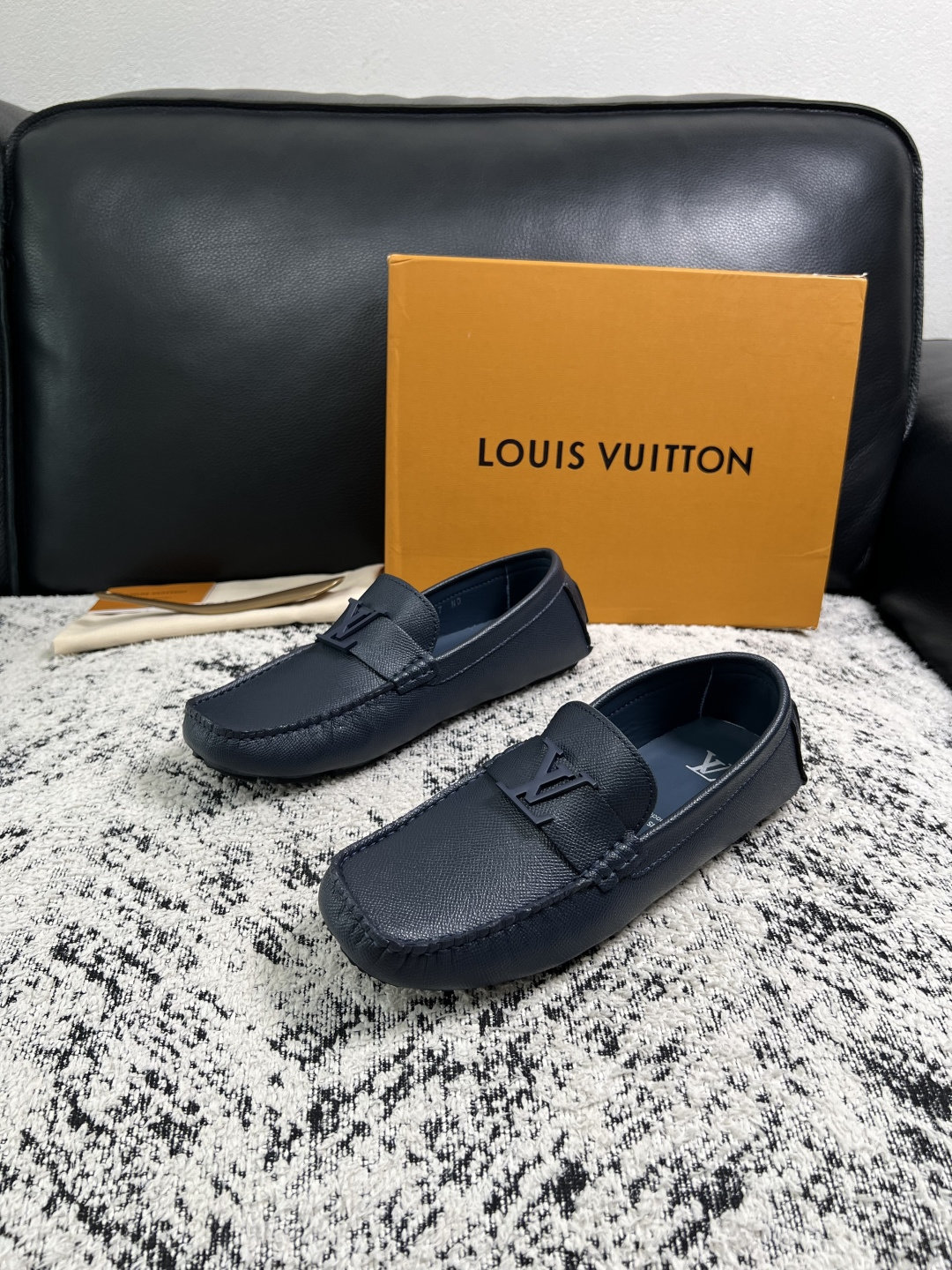 Lv  高品质  顶级工艺品  路易威登，豆豆鞋专柜同步，鞋面意大利进口，高品质拼接缤纷色彩复杂工艺品，进口牛皮里垫柔软