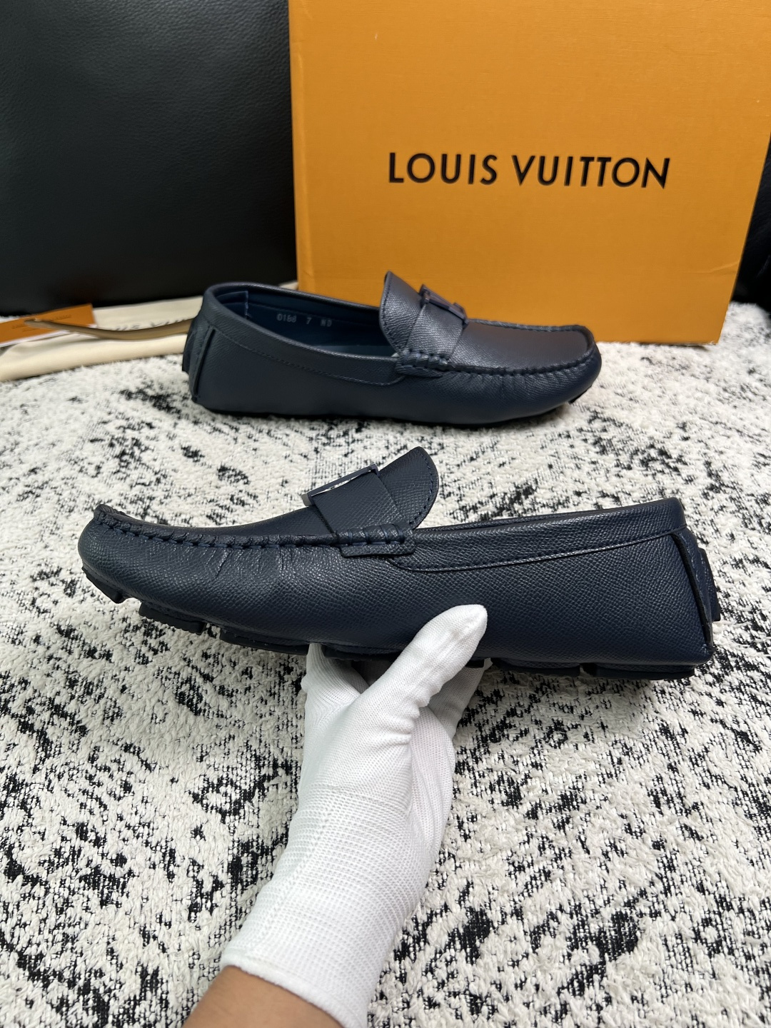 Lv  高品质  顶级工艺品  路易威登，豆豆鞋专柜同步，鞋面意大利进口，高品质拼接缤纷色彩复杂工艺品，进口牛皮里垫柔软