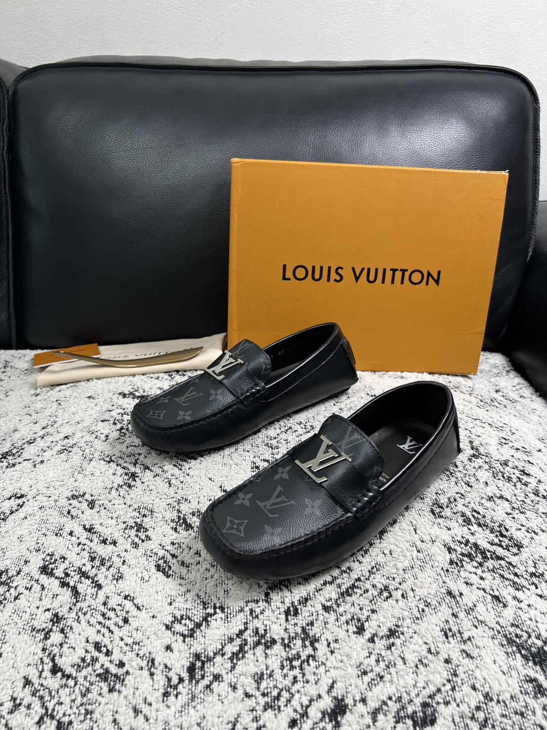 Lv  高品质  顶级工艺品  路易威登，豆豆鞋专柜同步，鞋面意大利进口，高品质拼接缤纷色彩复杂工艺品，进口牛皮里垫柔软