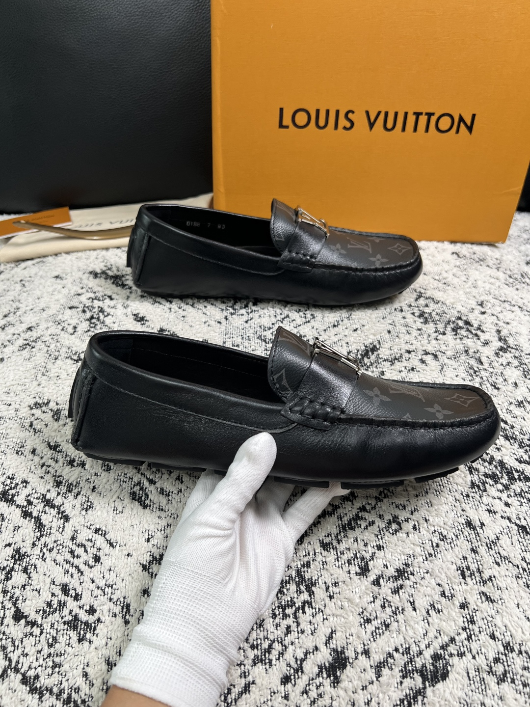 Lv  高品质  顶级工艺品  路易威登，豆豆鞋专柜同步，鞋面意大利进口，高品质拼接缤纷色彩复杂工艺品，进口牛皮里垫柔软