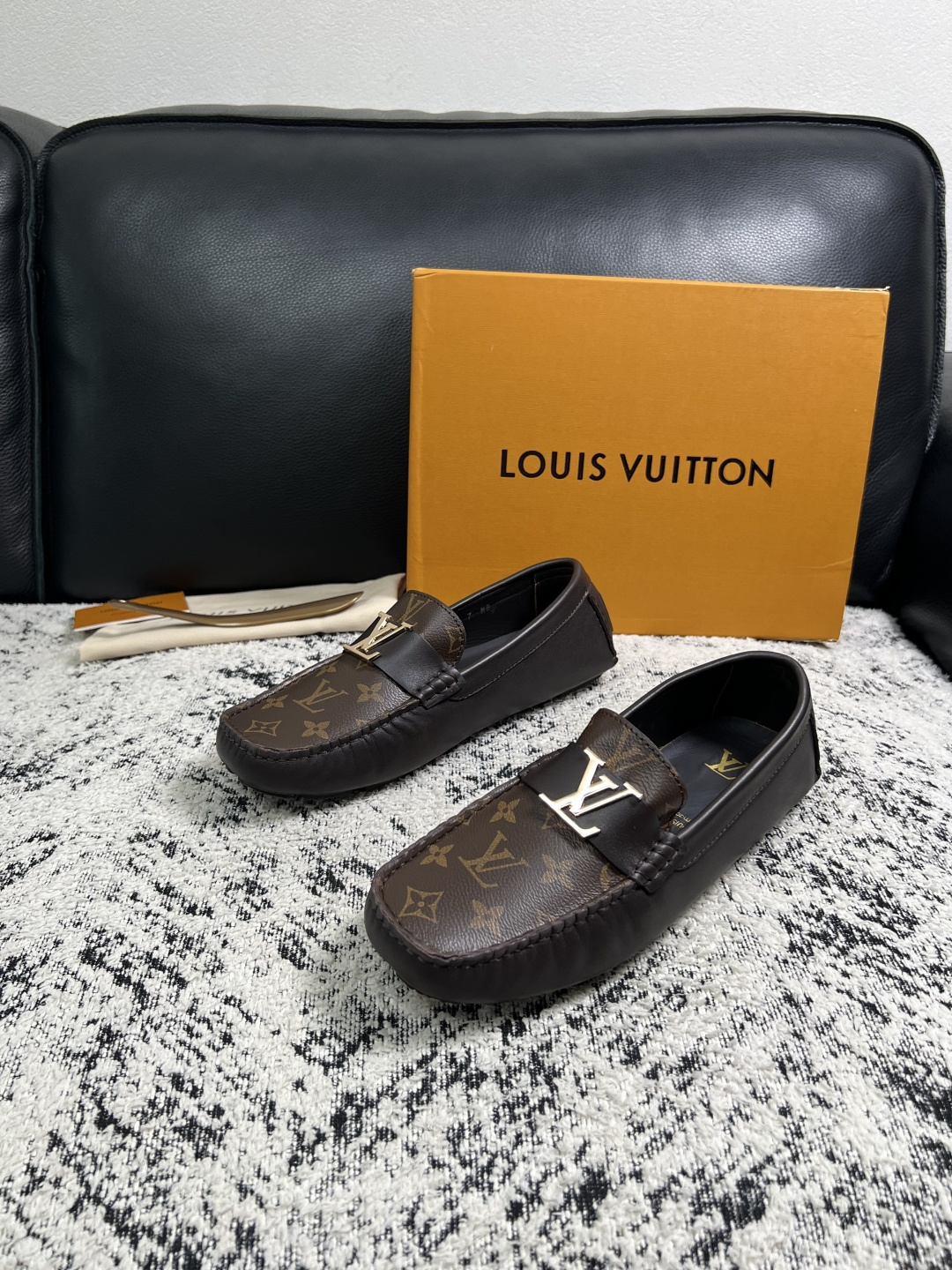 Lv  高品质  顶级工艺品  路易威登，豆豆鞋专柜同步，鞋面意大利进口，高品质拼接缤纷色彩复杂工艺品，进口牛皮里垫柔软