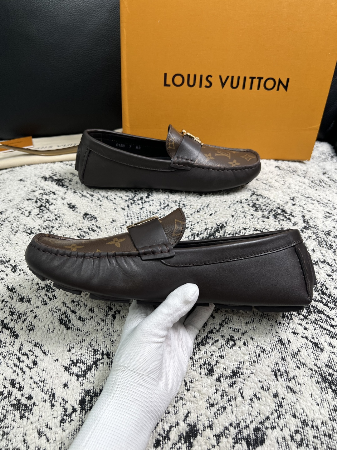 Lv  高品质  顶级工艺品  路易威登，豆豆鞋专柜同步，鞋面意大利进口，高品质拼接缤纷色彩复杂工艺品，进口牛皮里垫柔软