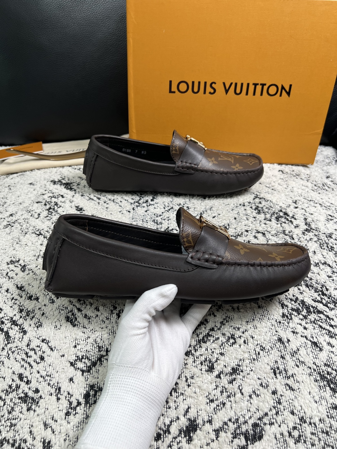 Lv  高品质  顶级工艺品  路易威登，豆豆鞋专柜同步，鞋面意大利进口，高品质拼接缤纷色彩复杂工艺品，进口牛皮里垫柔软
