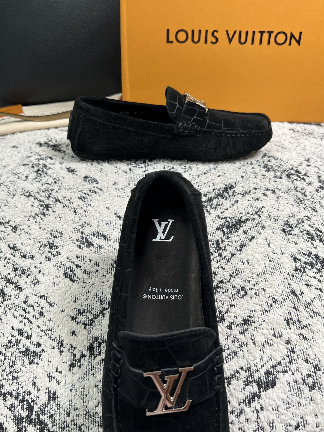 Lv  高品质  顶级工艺品  路易威登，豆豆鞋专柜同步，鞋面意大利进口，高品质拼接缤纷色彩复杂工艺品，进口牛皮里垫柔软