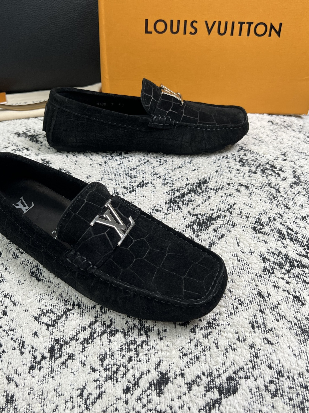 Lv  高品质  顶级工艺品  路易威登，豆豆鞋专柜同步，鞋面意大利进口，高品质拼接缤纷色彩复杂工艺品，进口牛皮里垫柔软