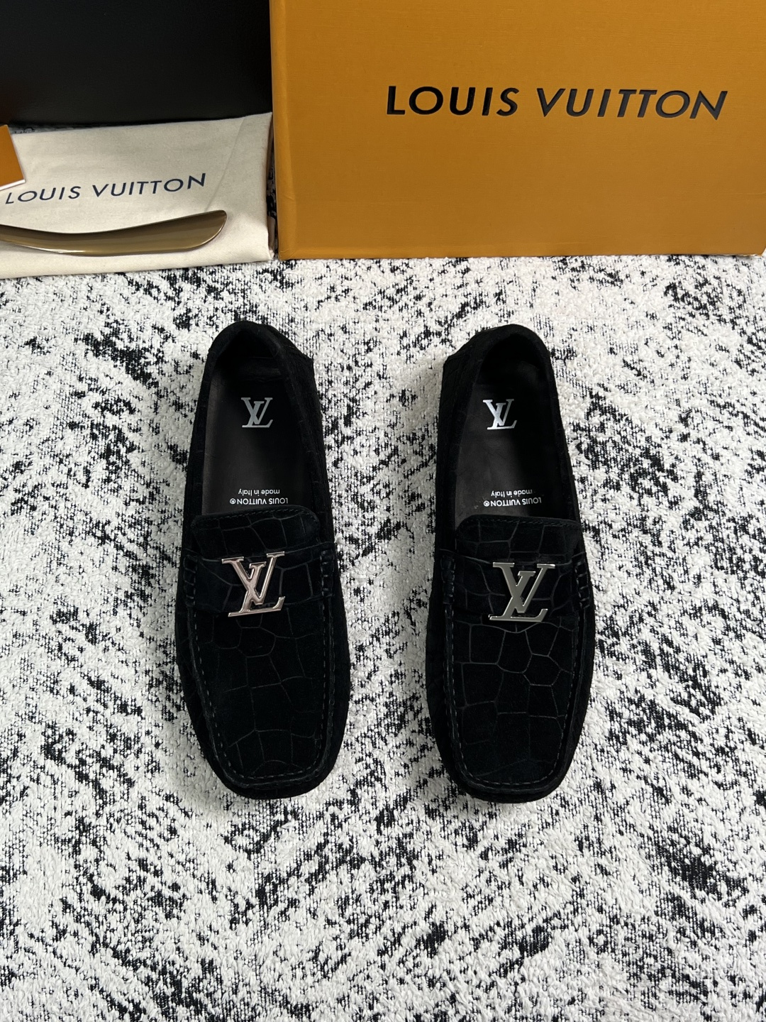 Lv  高品质  顶级工艺品  路易威登，豆豆鞋专柜同步，鞋面意大利进口，高品质拼接缤纷色彩复杂工艺品，进口牛皮里垫柔软