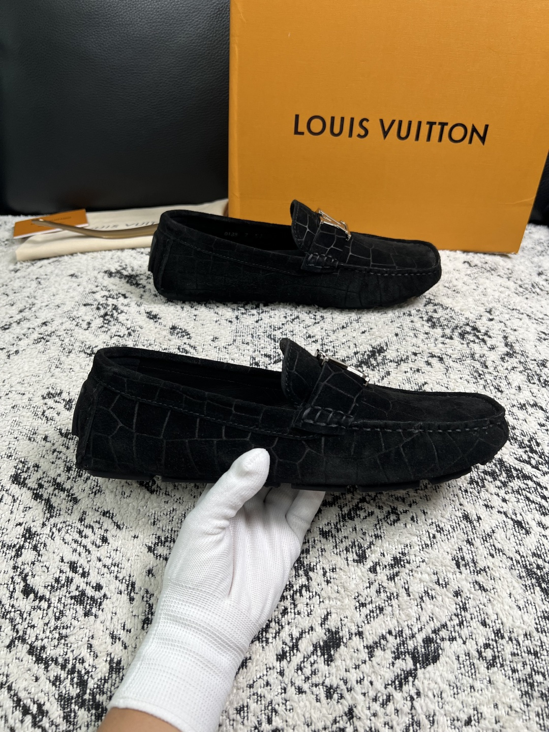 Lv  高品质  顶级工艺品  路易威登，豆豆鞋专柜同步，鞋面意大利进口，高品质拼接缤纷色彩复杂工艺品，进口牛皮里垫柔软