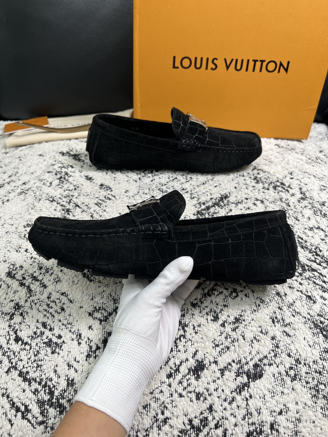 Lv  高品质  顶级工艺品  路易威登，豆豆鞋专柜同步，鞋面意大利进口，高品质拼接缤纷色彩复杂工艺品，进口牛皮里垫柔软