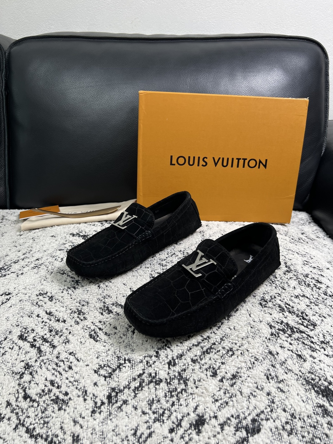 Lv  高品质  顶级工艺品  路易威登，豆豆鞋专柜同步，鞋面意大利进口，高品质拼接缤纷色彩复杂工艺品，进口牛皮里垫柔软