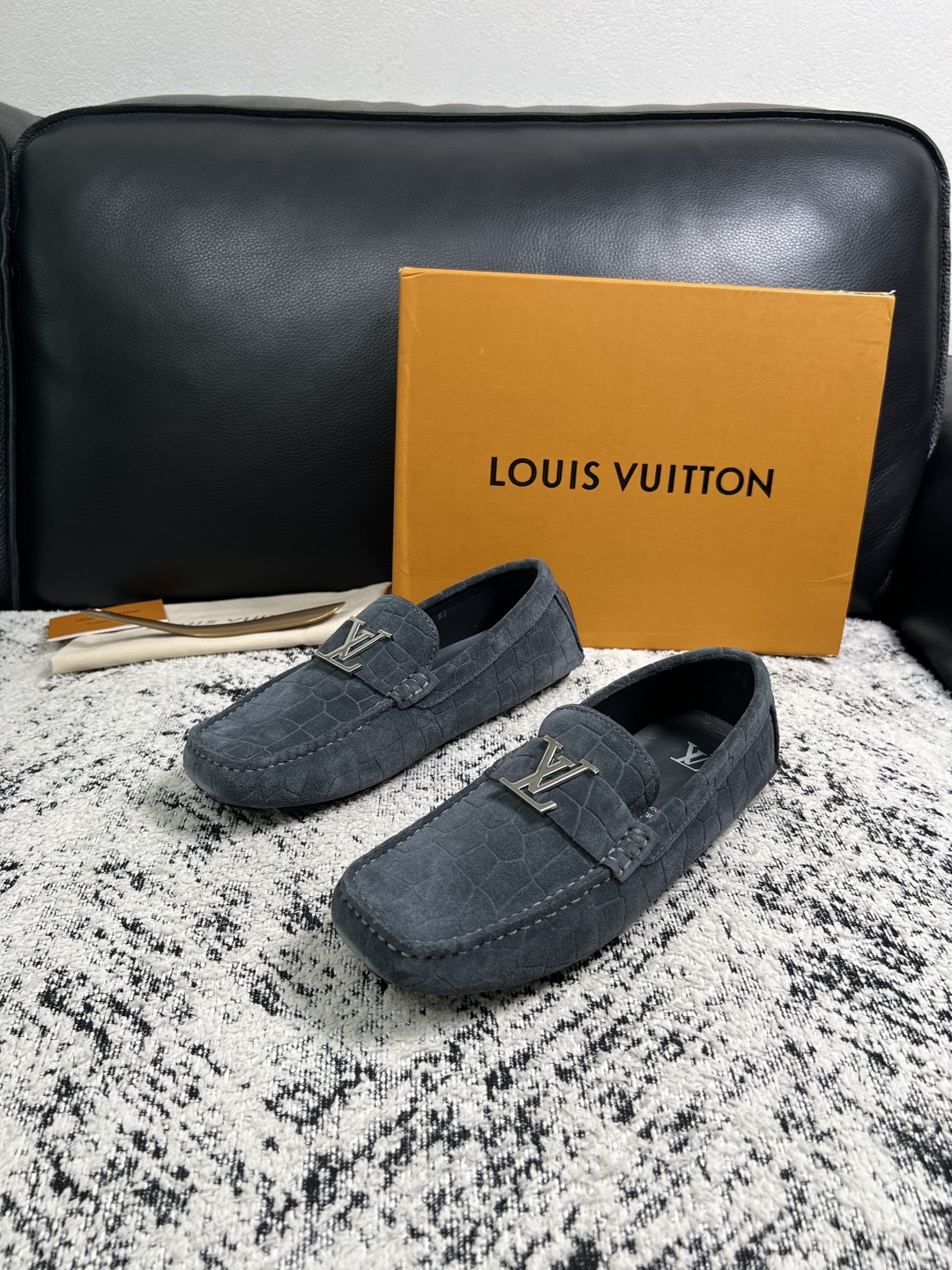 Lv  高品质  顶级工艺品  路易威登，豆豆鞋专柜同步，鞋面意大利进口，高品质拼接缤纷色彩复杂工艺品，进口牛皮里垫柔软