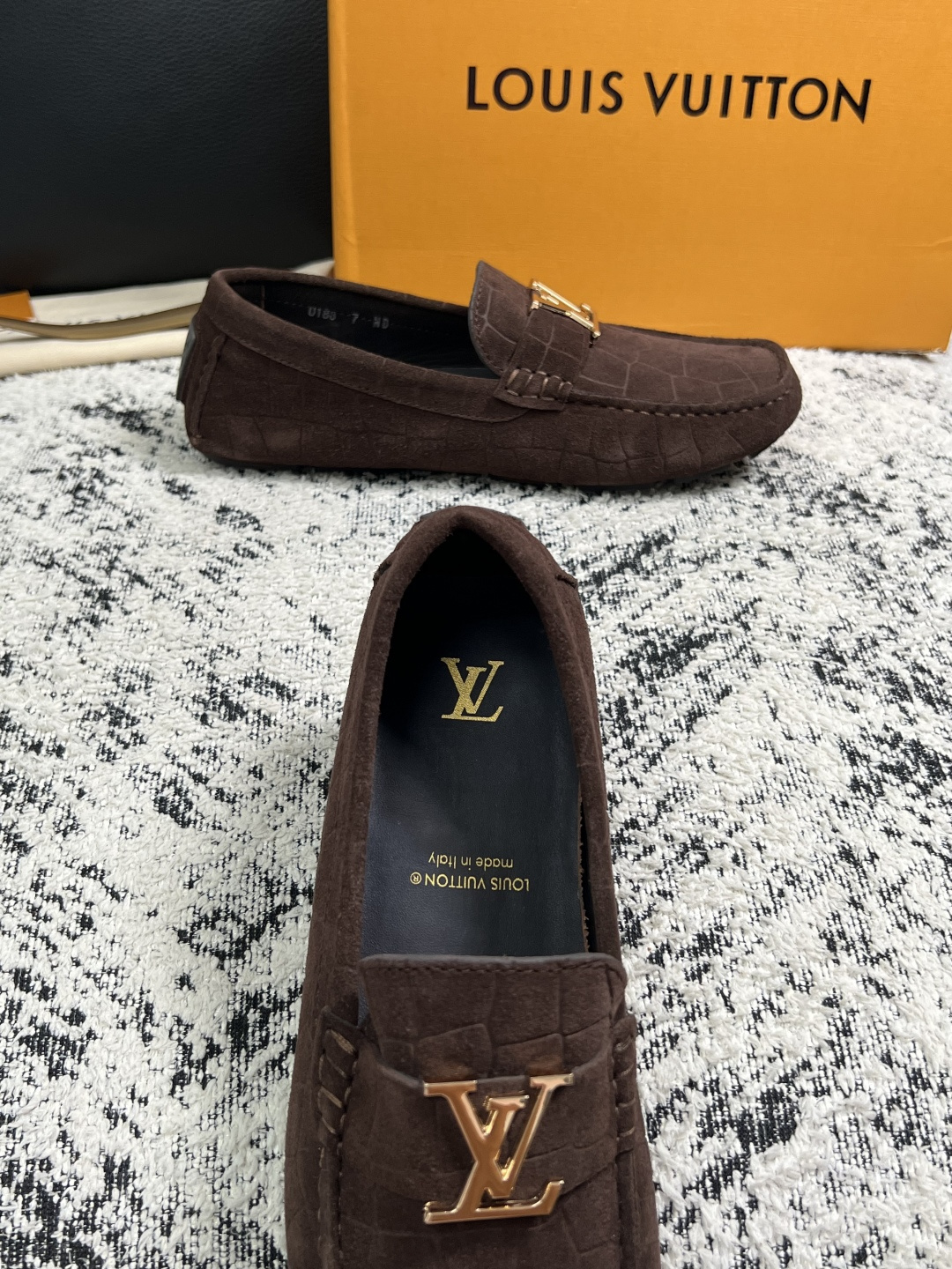 Lv  高品质  顶级工艺品  路易威登，豆豆鞋专柜同步，鞋面意大利进口，高品质拼接缤纷色彩复杂工艺品，进口牛皮里垫柔软