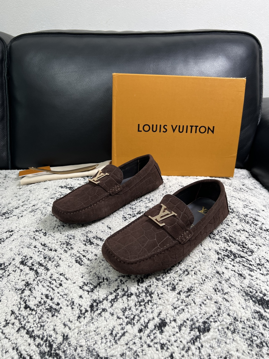 Lv  高品质  顶级工艺品  路易威登，豆豆鞋专柜同步，鞋面意大利进口，高品质拼接缤纷色彩复杂工艺品，进口牛皮里垫柔软