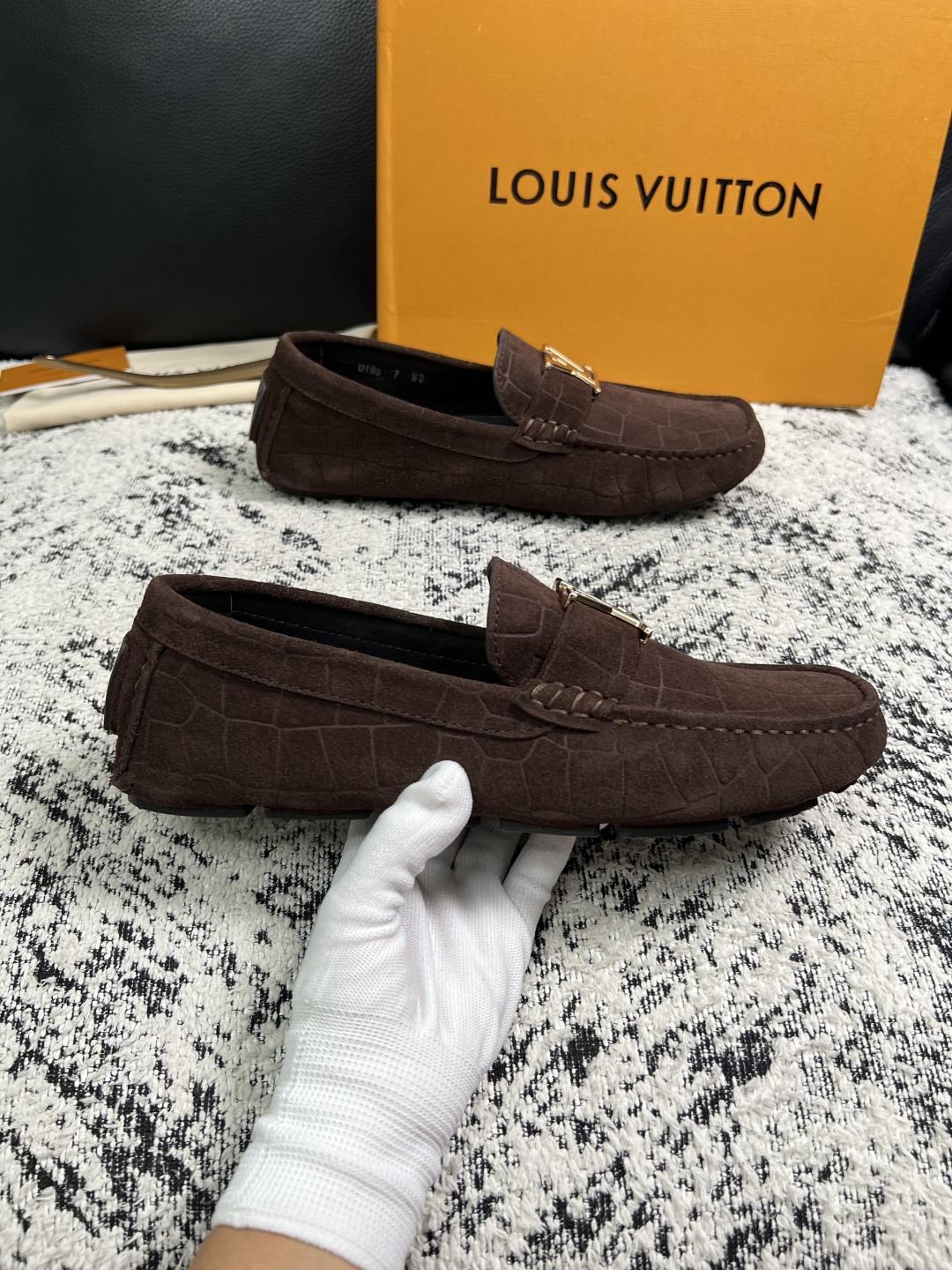 Lv  高品质  顶级工艺品  路易威登，豆豆鞋专柜同步，鞋面意大利进口，高品质拼接缤纷色彩复杂工艺品，进口牛皮里垫柔软
