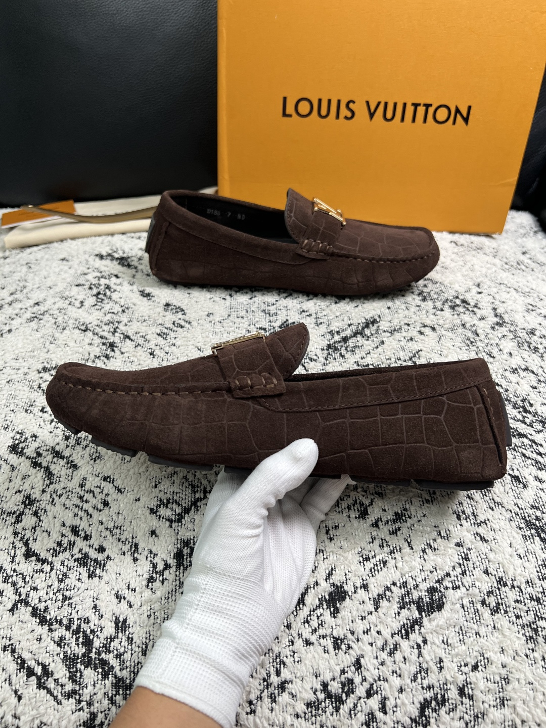 Lv  高品质  顶级工艺品  路易威登，豆豆鞋专柜同步，鞋面意大利进口，高品质拼接缤纷色彩复杂工艺品，进口牛皮里垫柔软