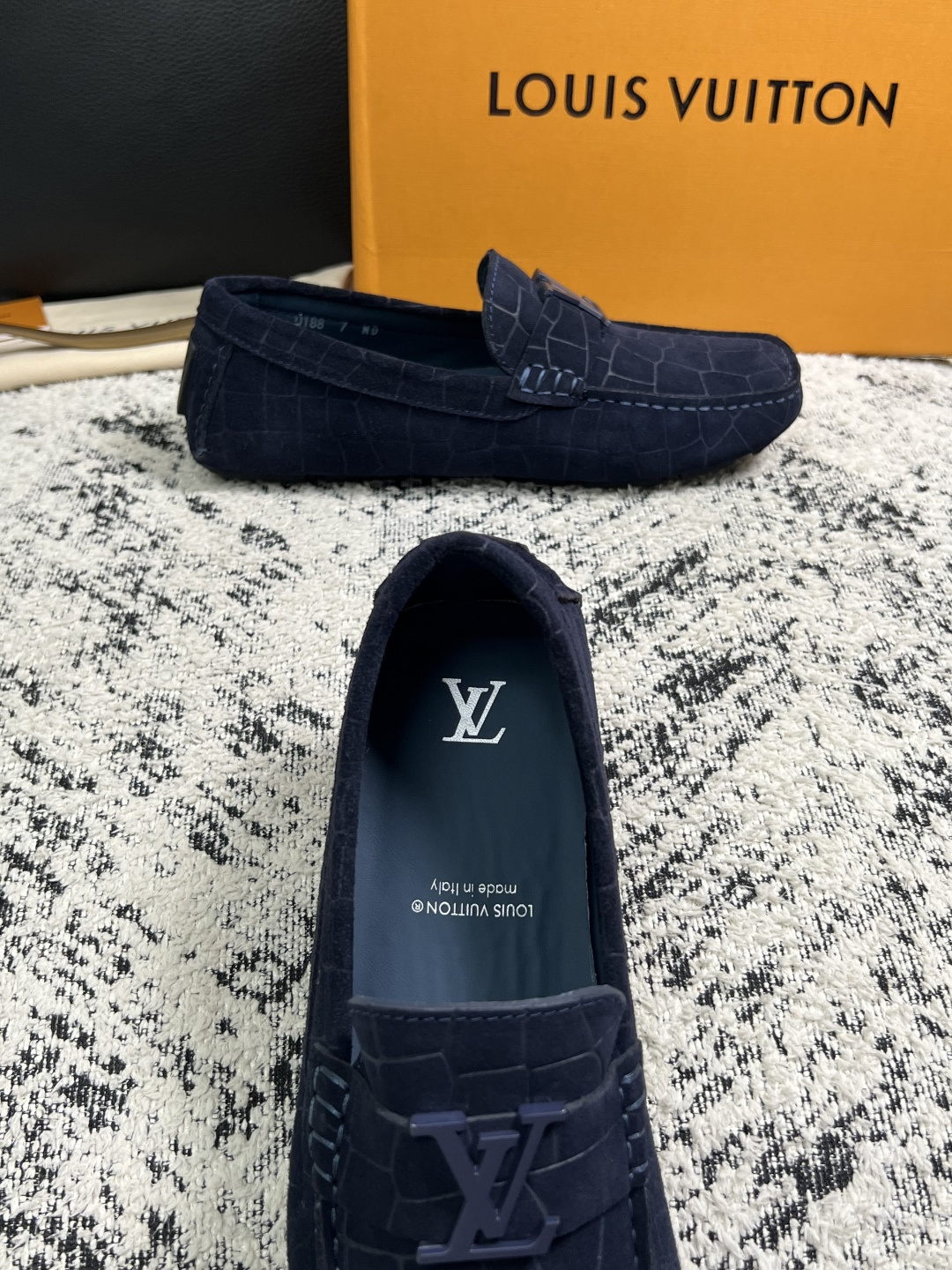 Lv  高品质  顶级工艺品  路易威登，豆豆鞋专柜同步，鞋面意大利进口，高品质拼接缤纷色彩复杂工艺品，进口牛皮里垫柔软