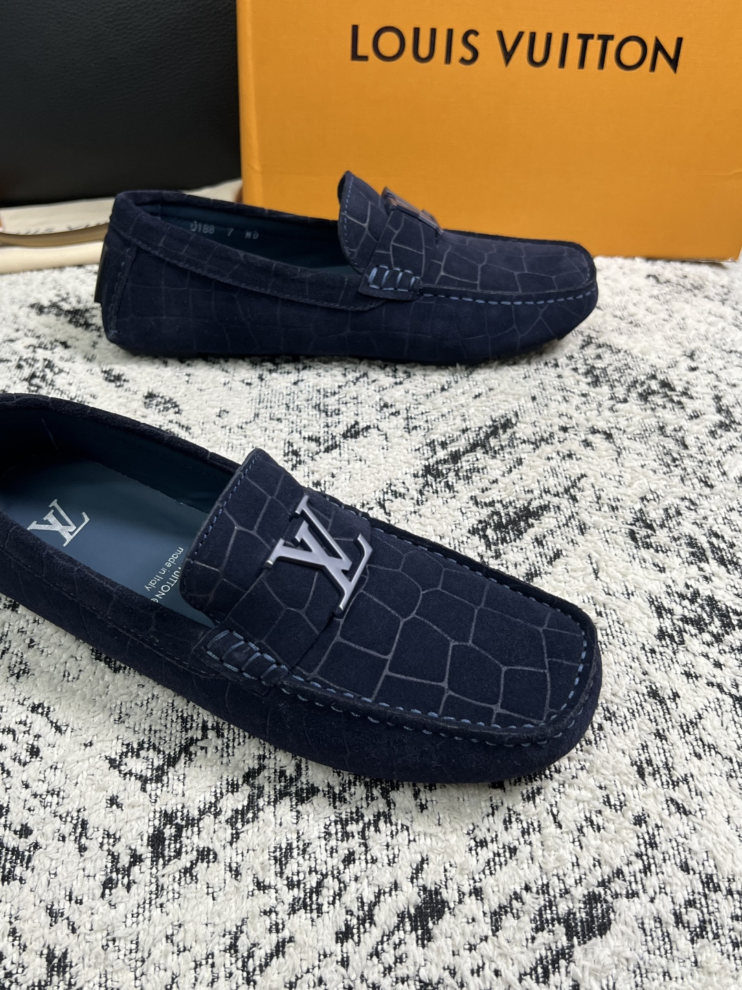 Lv  高品质  顶级工艺品  路易威登，豆豆鞋专柜同步，鞋面意大利进口，高品质拼接缤纷色彩复杂工艺品，进口牛皮里垫柔软