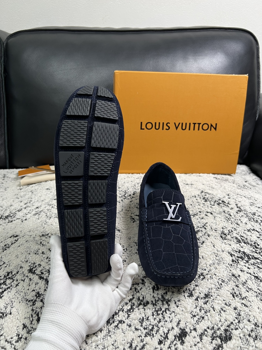 Lv  高品质  顶级工艺品  路易威登，豆豆鞋专柜同步，鞋面意大利进口，高品质拼接缤纷色彩复杂工艺品，进口牛皮里垫柔软