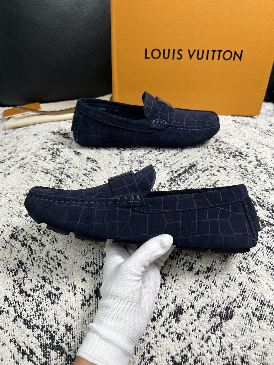 Lv  高品质  顶级工艺品  路易威登，豆豆鞋专柜同步，鞋面意大利进口，高品质拼接缤纷色彩复杂工艺品，进口牛皮里垫柔软