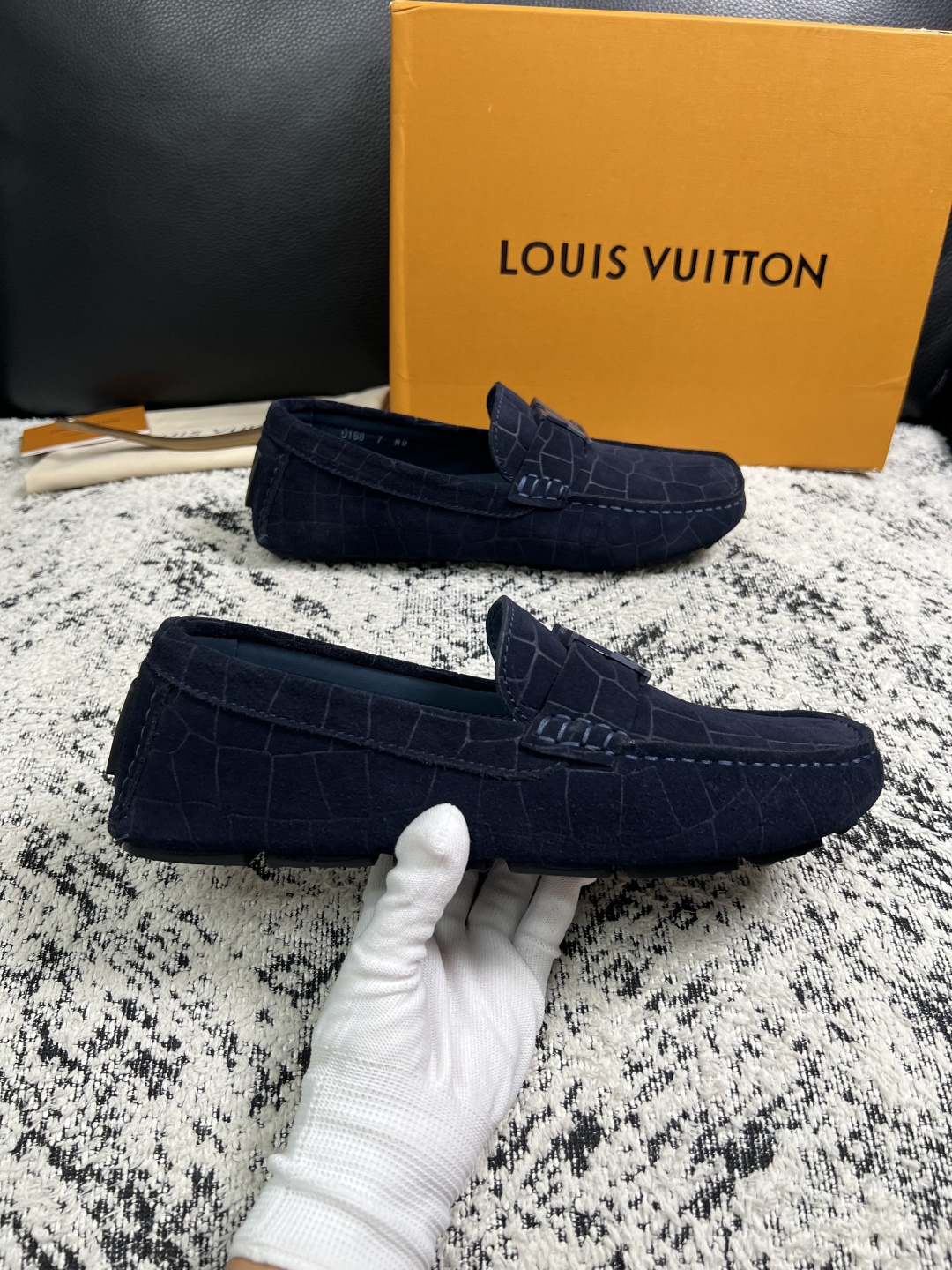 Lv  高品质  顶级工艺品  路易威登，豆豆鞋专柜同步，鞋面意大利进口，高品质拼接缤纷色彩复杂工艺品，进口牛皮里垫柔软