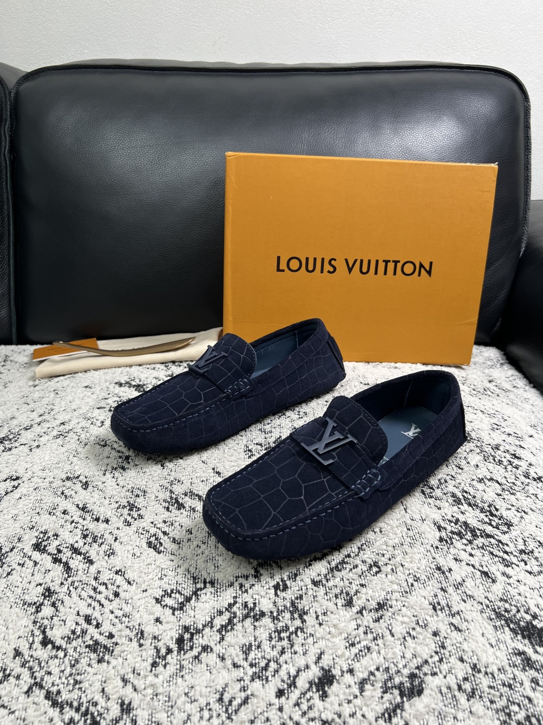 Lv  高品质  顶级工艺品  路易威登，豆豆鞋专柜同步，鞋面意大利进口，高品质拼接缤纷色彩复杂工艺品，进口牛皮里垫柔软