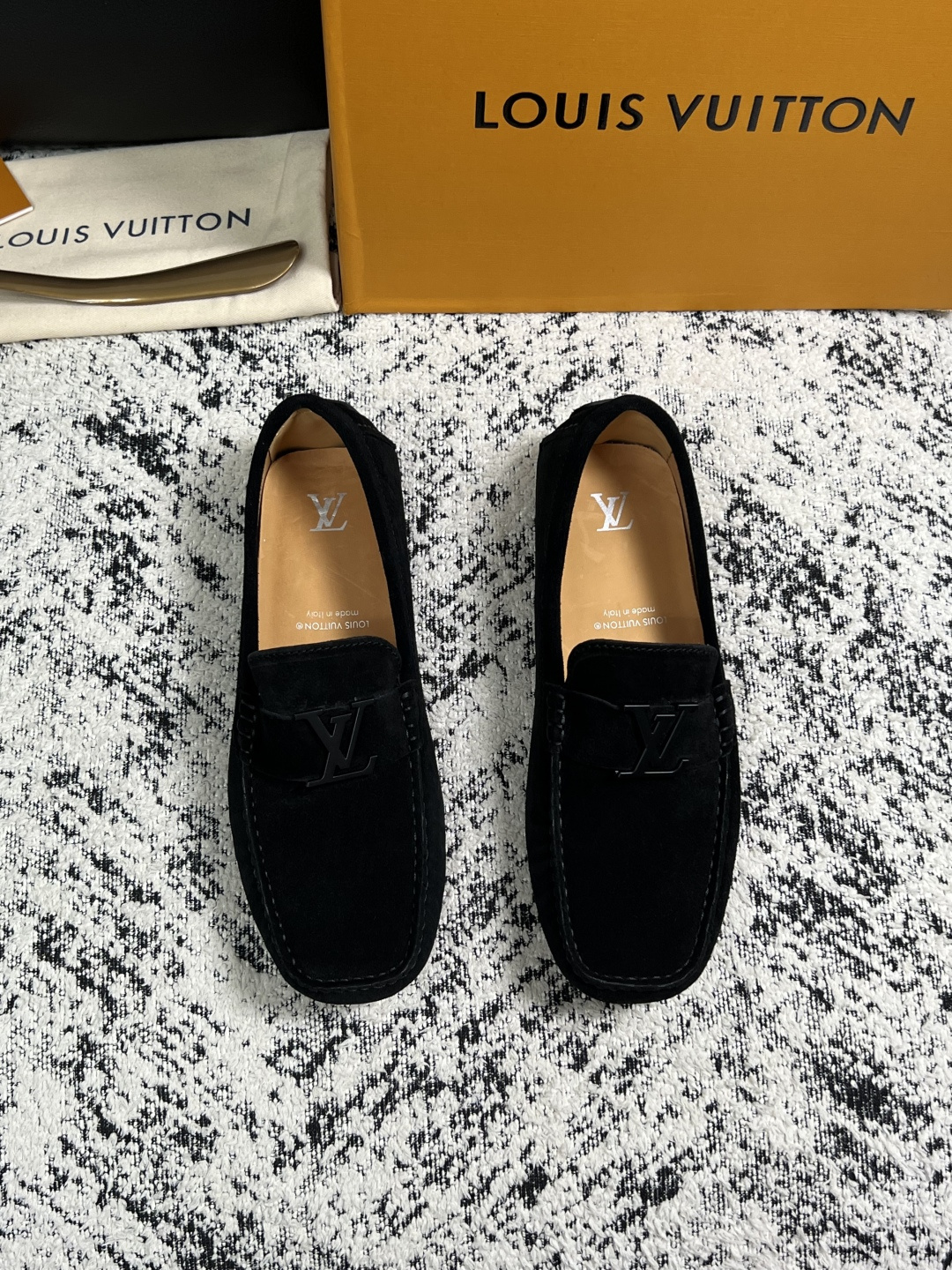 Lv  高品质  顶级工艺品  路易威登，豆豆鞋专柜同步，鞋面意大利进口，高品质拼接缤纷色彩复杂工艺品，进口牛皮里垫柔软