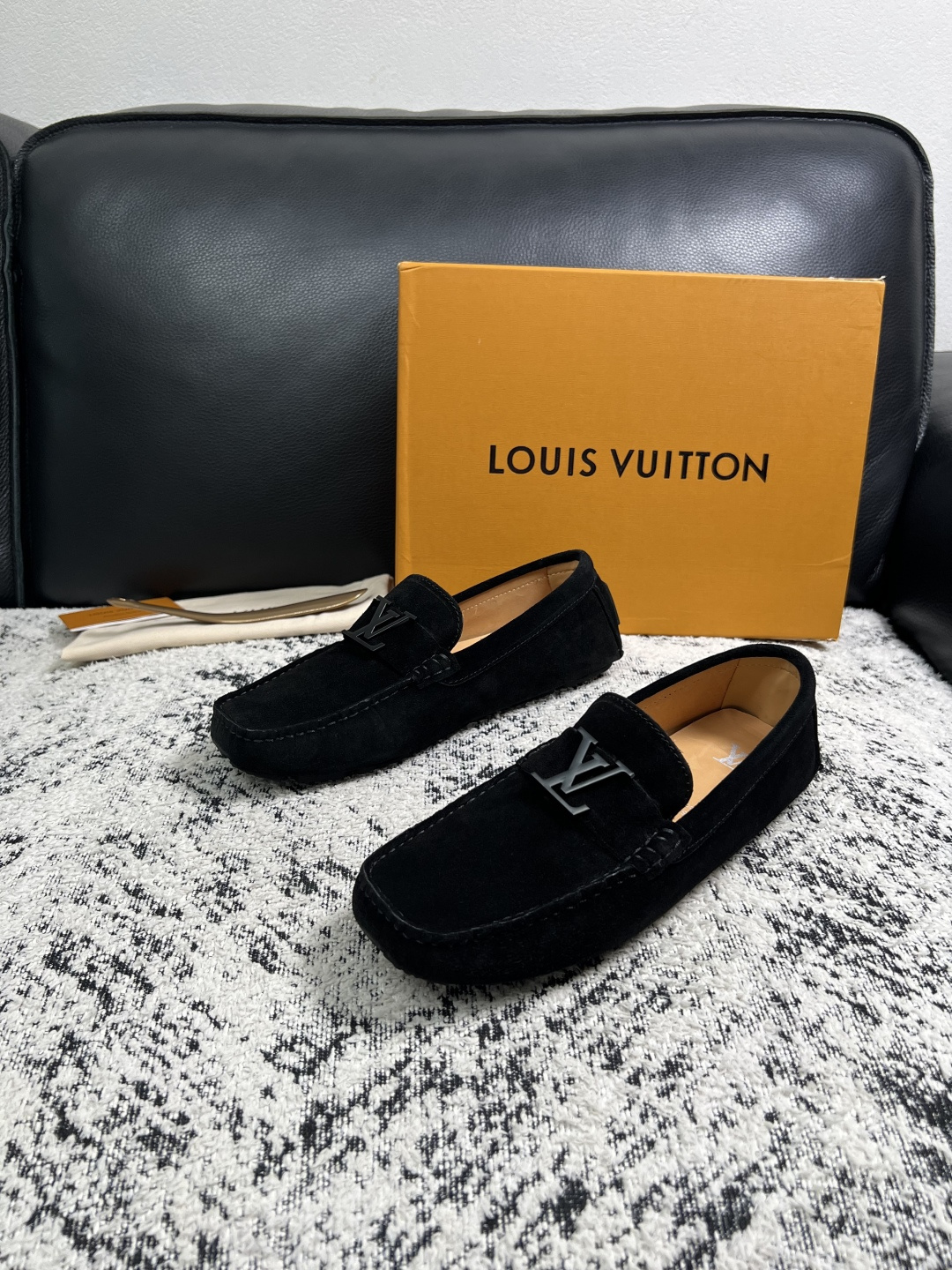 Lv  高品质  顶级工艺品  路易威登，豆豆鞋专柜同步，鞋面意大利进口，高品质拼接缤纷色彩复杂工艺品，进口牛皮里垫柔软