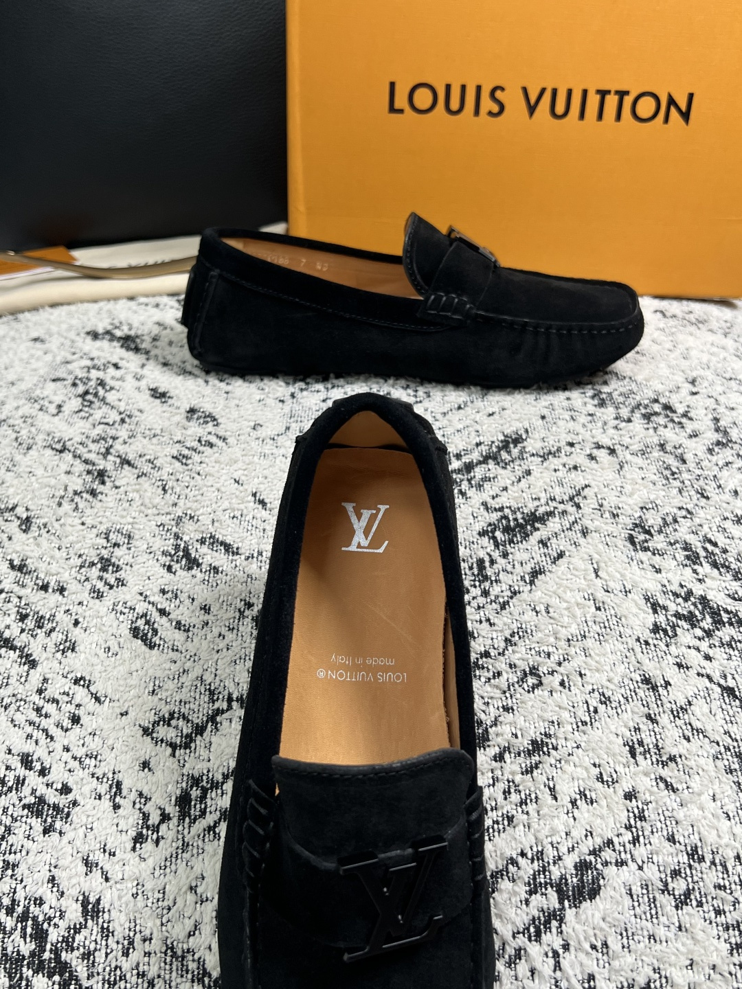Lv  高品质  顶级工艺品  路易威登，豆豆鞋专柜同步，鞋面意大利进口，高品质拼接缤纷色彩复杂工艺品，进口牛皮里垫柔软