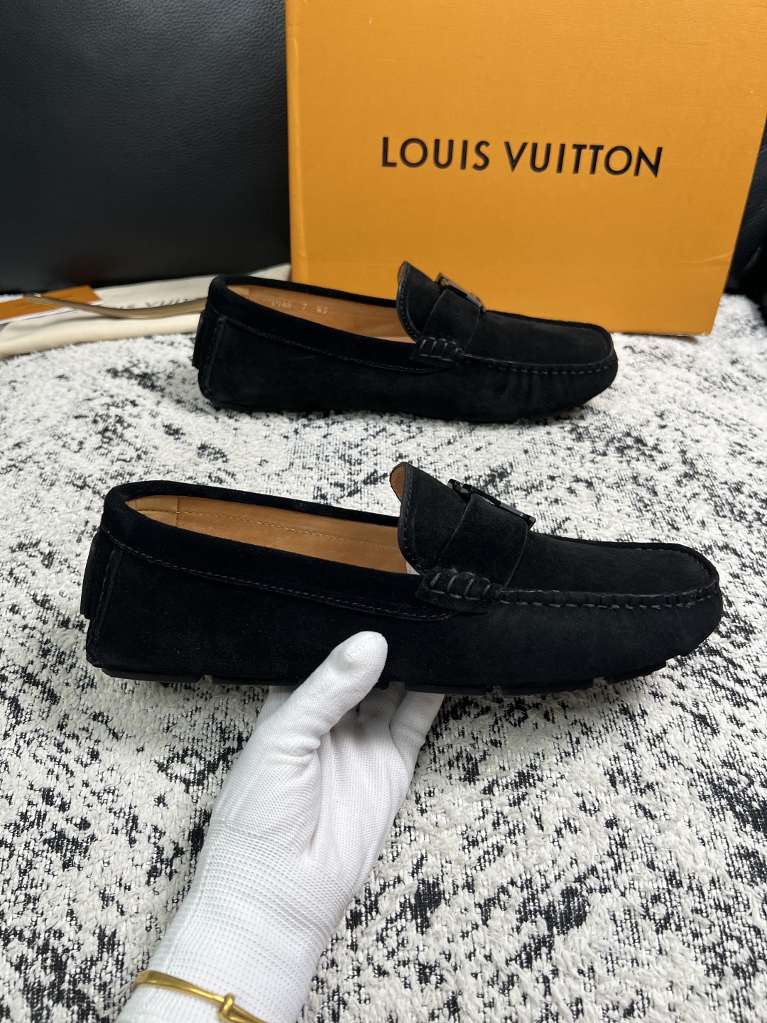Lv  高品质  顶级工艺品  路易威登，豆豆鞋专柜同步，鞋面意大利进口，高品质拼接缤纷色彩复杂工艺品，进口牛皮里垫柔软