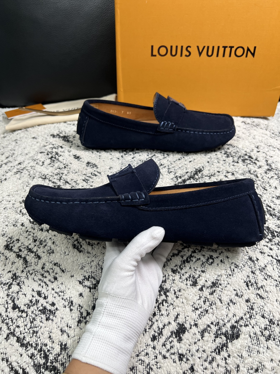 Lv  高品质  顶级工艺品  路易威登，豆豆鞋专柜同步，鞋面意大利进口，高品质拼接缤纷色彩复杂工艺品，进口牛皮里垫柔软