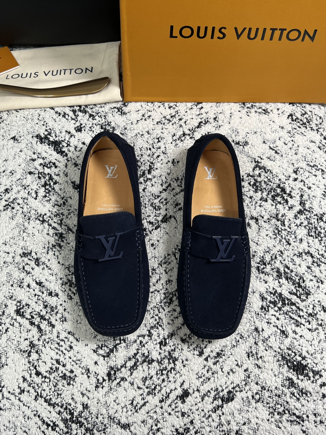 Lv  高品质  顶级工艺品  路易威登，豆豆鞋专柜同步，鞋面意大利进口，高品质拼接缤纷色彩复杂工艺品，进口牛皮里垫柔软