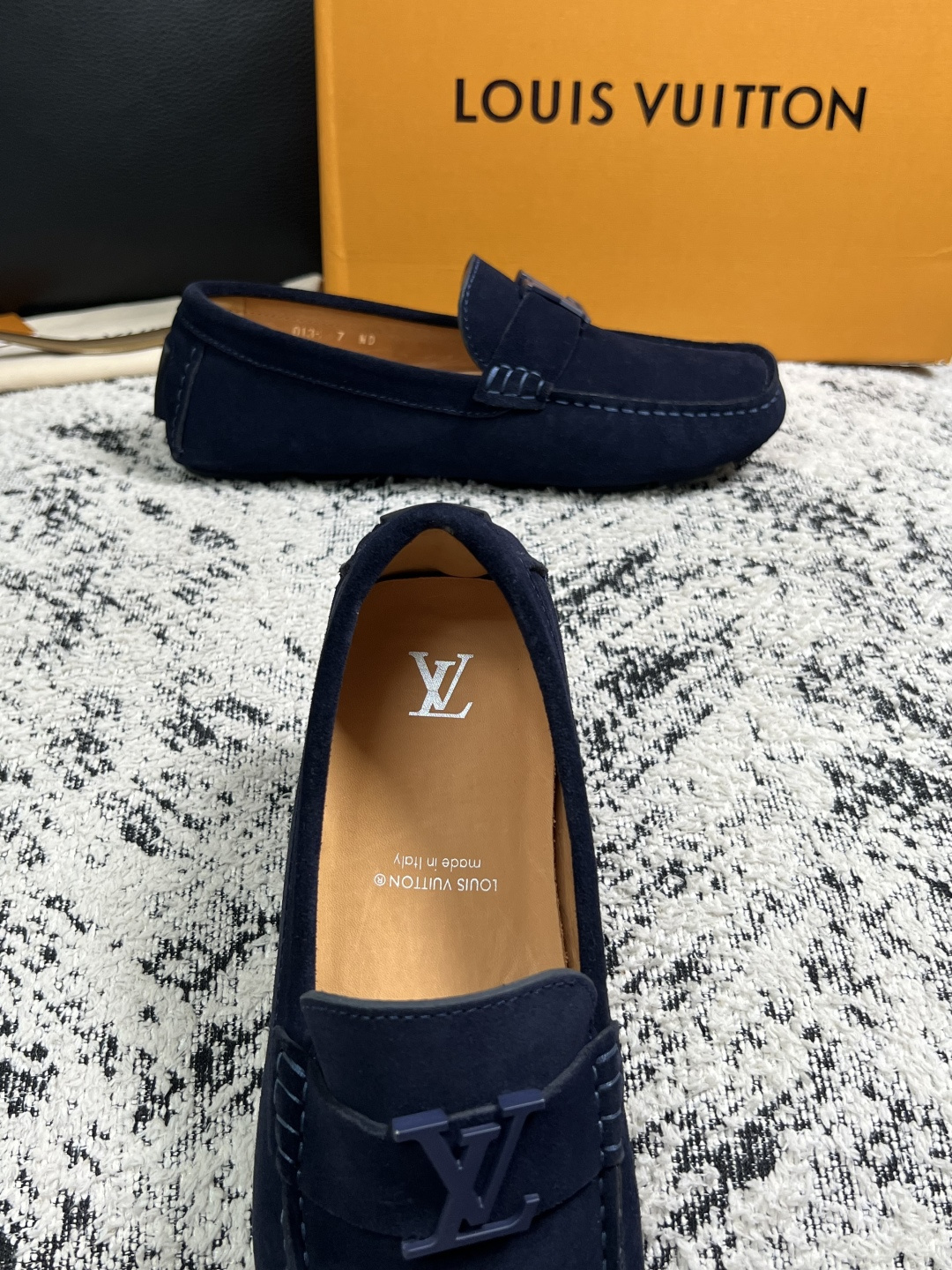 Lv  高品质  顶级工艺品  路易威登，豆豆鞋专柜同步，鞋面意大利进口，高品质拼接缤纷色彩复杂工艺品，进口牛皮里垫柔软