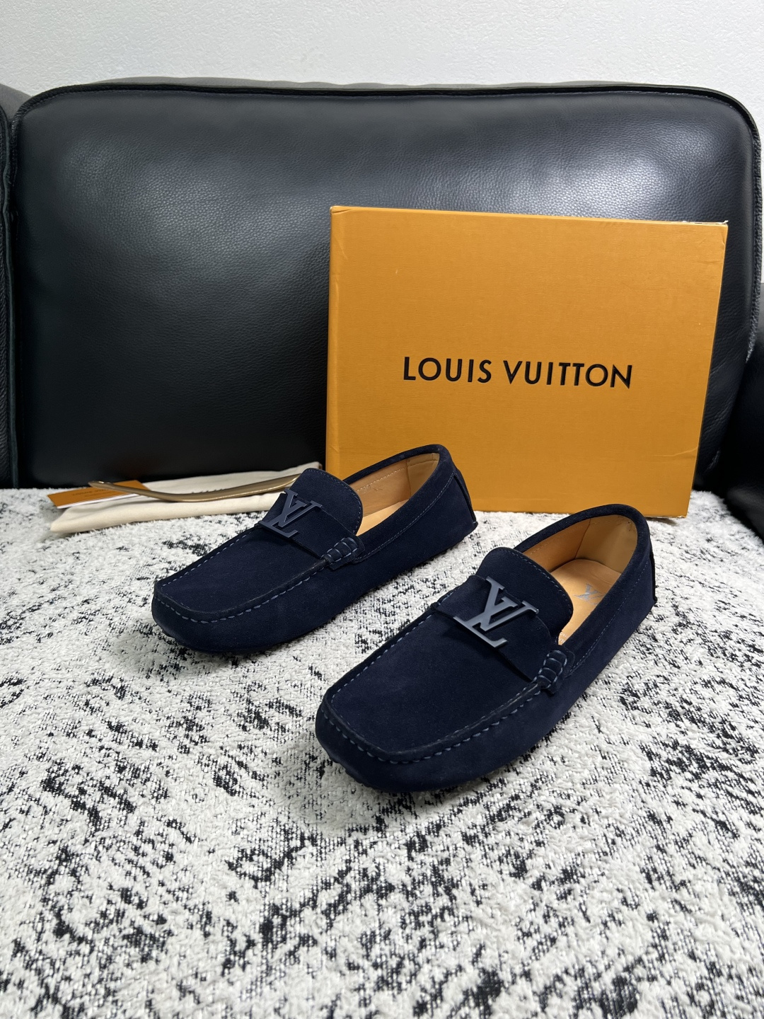 Lv  高品质  顶级工艺品  路易威登，豆豆鞋专柜同步，鞋面意大利进口，高品质拼接缤纷色彩复杂工艺品，进口牛皮里垫柔软