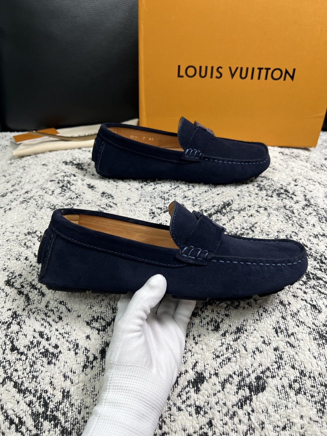 Lv  高品质  顶级工艺品  路易威登，豆豆鞋专柜同步，鞋面意大利进口，高品质拼接缤纷色彩复杂工艺品，进口牛皮里垫柔软