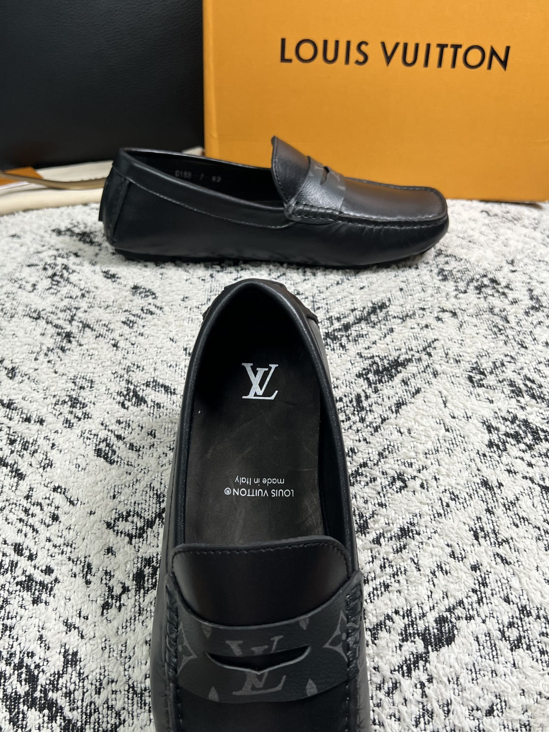 Lv  高品质  顶级工艺品  路易威登，豆豆鞋专柜同步，鞋面意大利进口，高品质拼接缤纷色彩复杂工艺品，进口牛皮里垫柔软