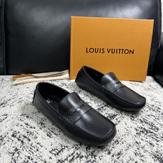 Lv 高品质 顶级工艺品 路易威登,豆豆鞋专柜同步,鞋面意大利进口,高品质拼接缤纷色彩复杂工艺品,进口牛皮里垫柔软 Lv 高品质 顶级工艺品 路易威登,豆豆鞋专柜同步,鞋面意大利进口,高品质拼接缤纷色彩复杂工艺品,进口牛皮里垫柔软